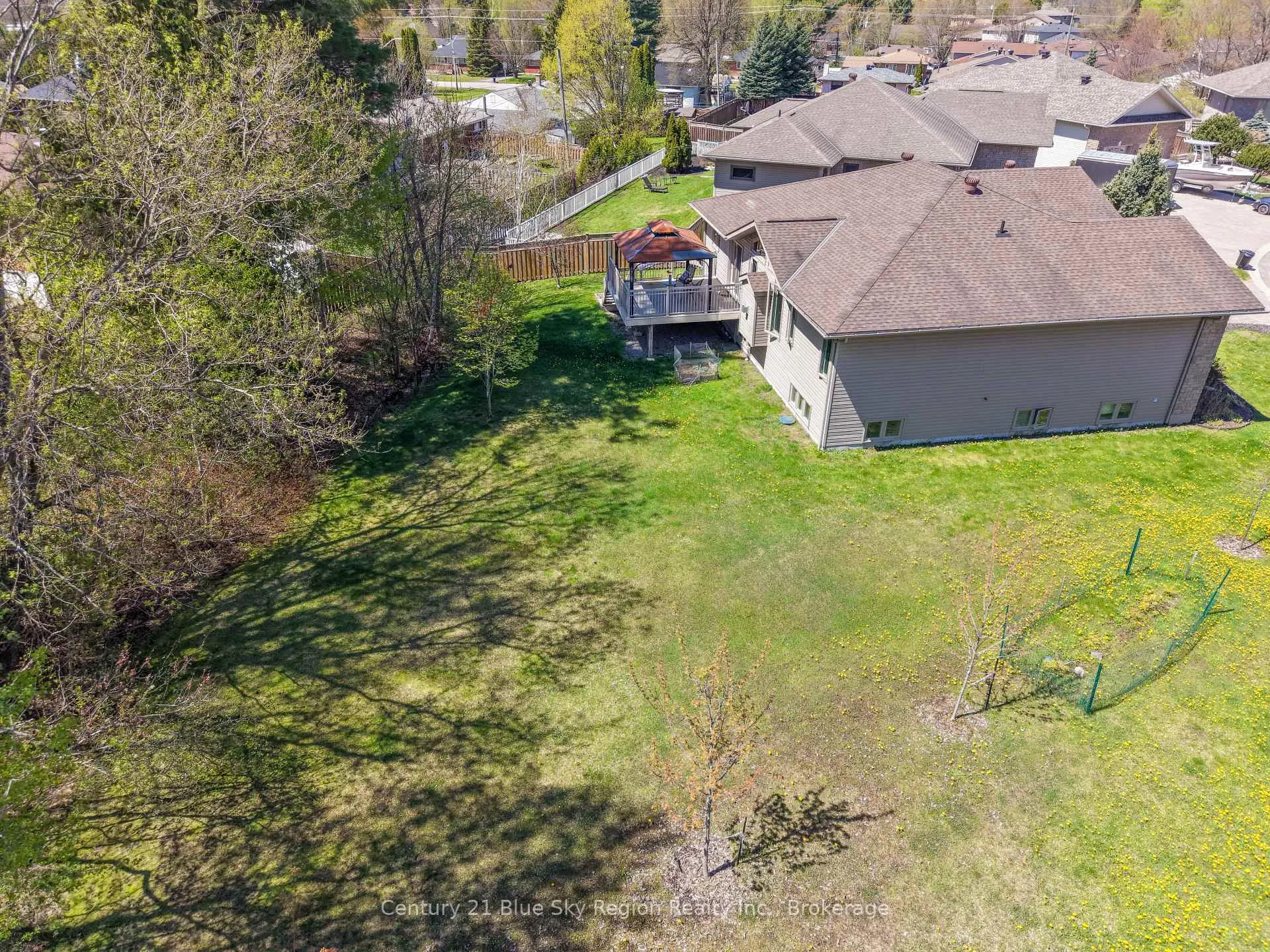 Photo 3 of 10 Linden Lane, North Bay, Widdifield — HOMEH