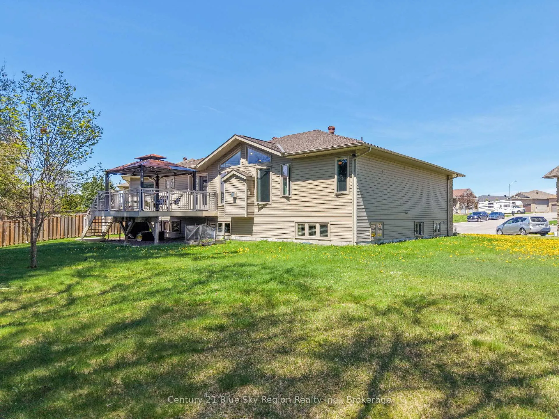 Photo 4 of 10 Linden Lane, North Bay, Widdifield — HOMEH
