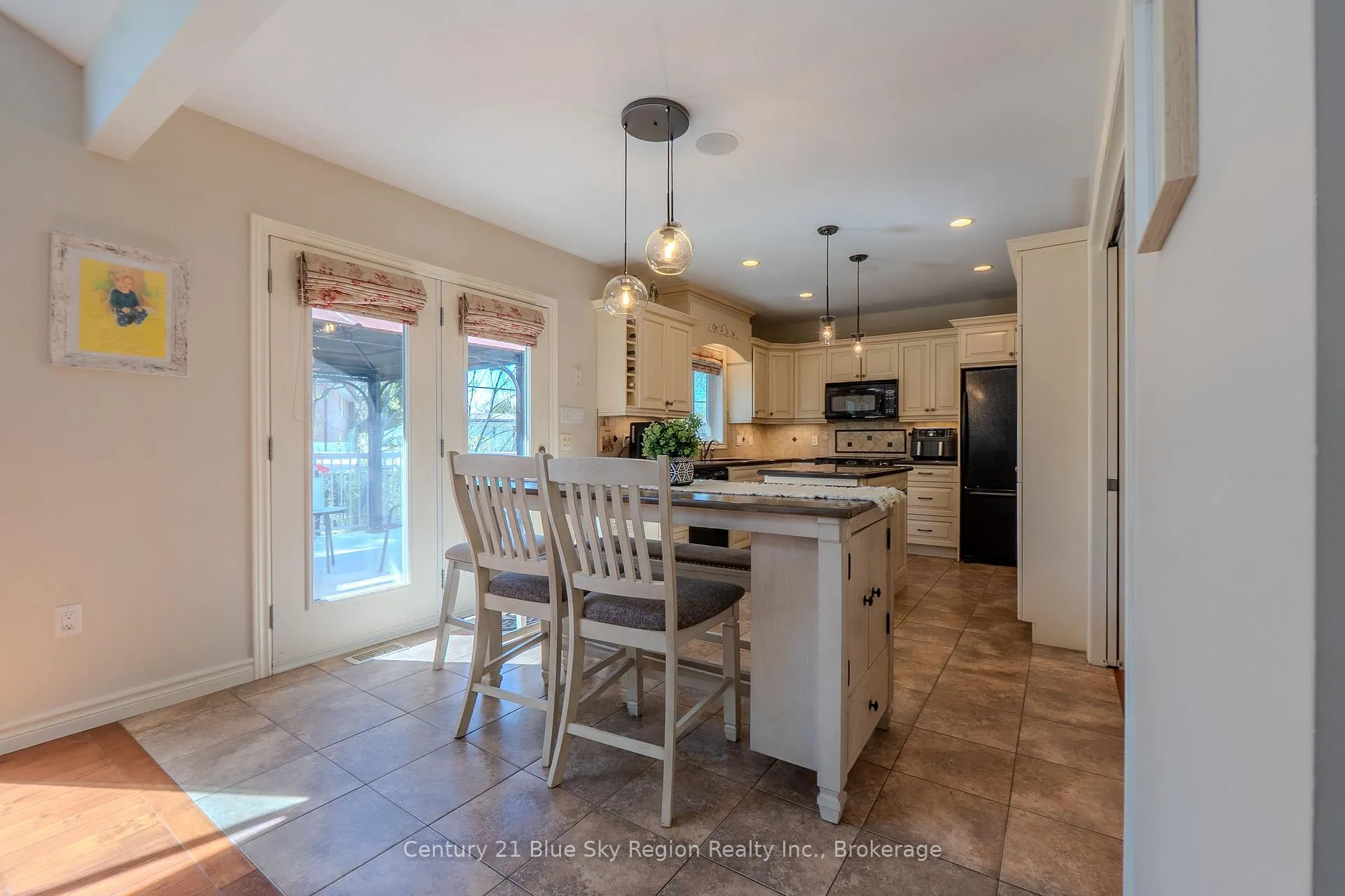 Photo 7 of 10 Linden Lane, North Bay, Widdifield — HOMEH