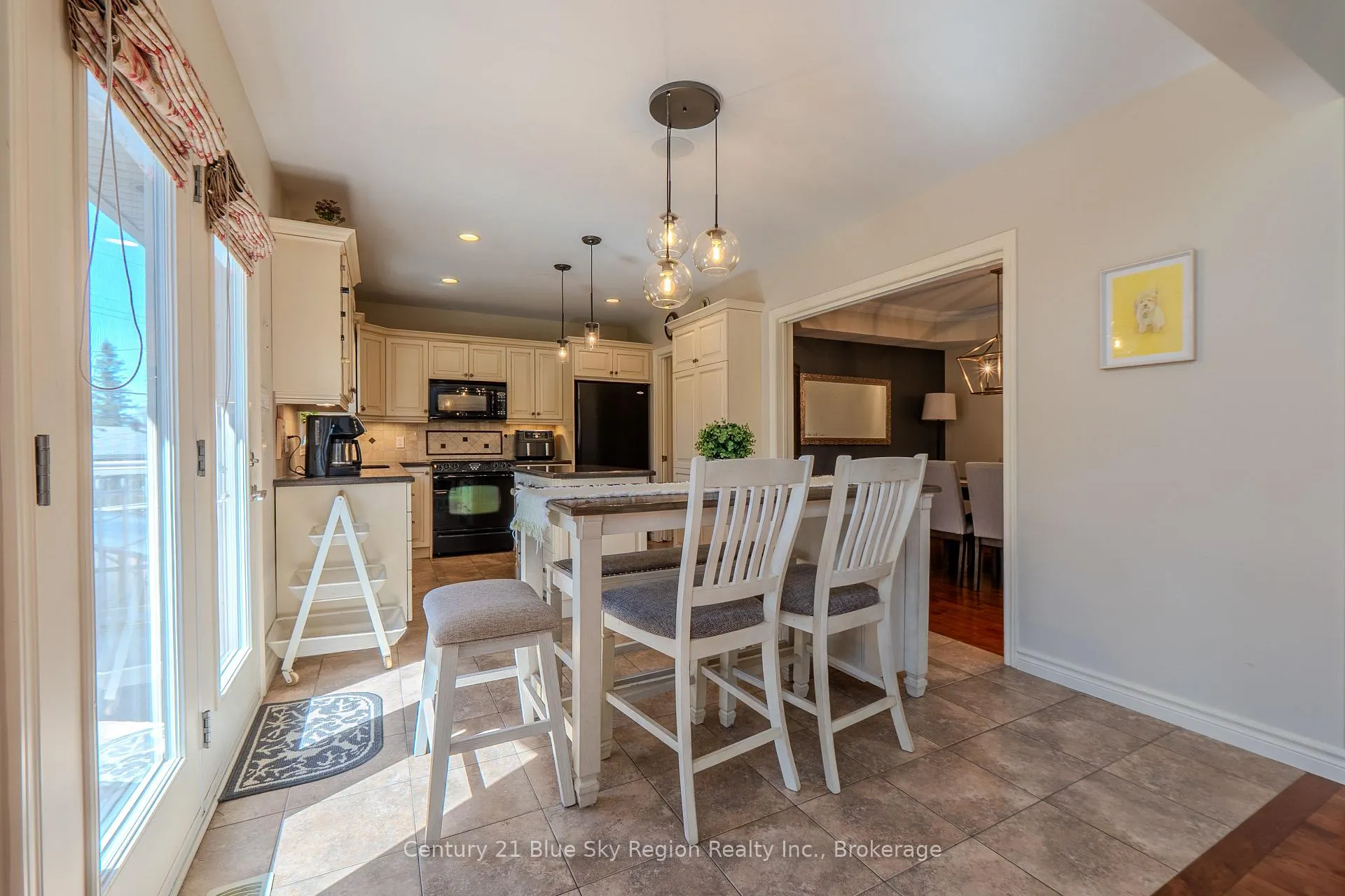 Photo 8 of 10 Linden Lane, North Bay, Widdifield — HOMEH