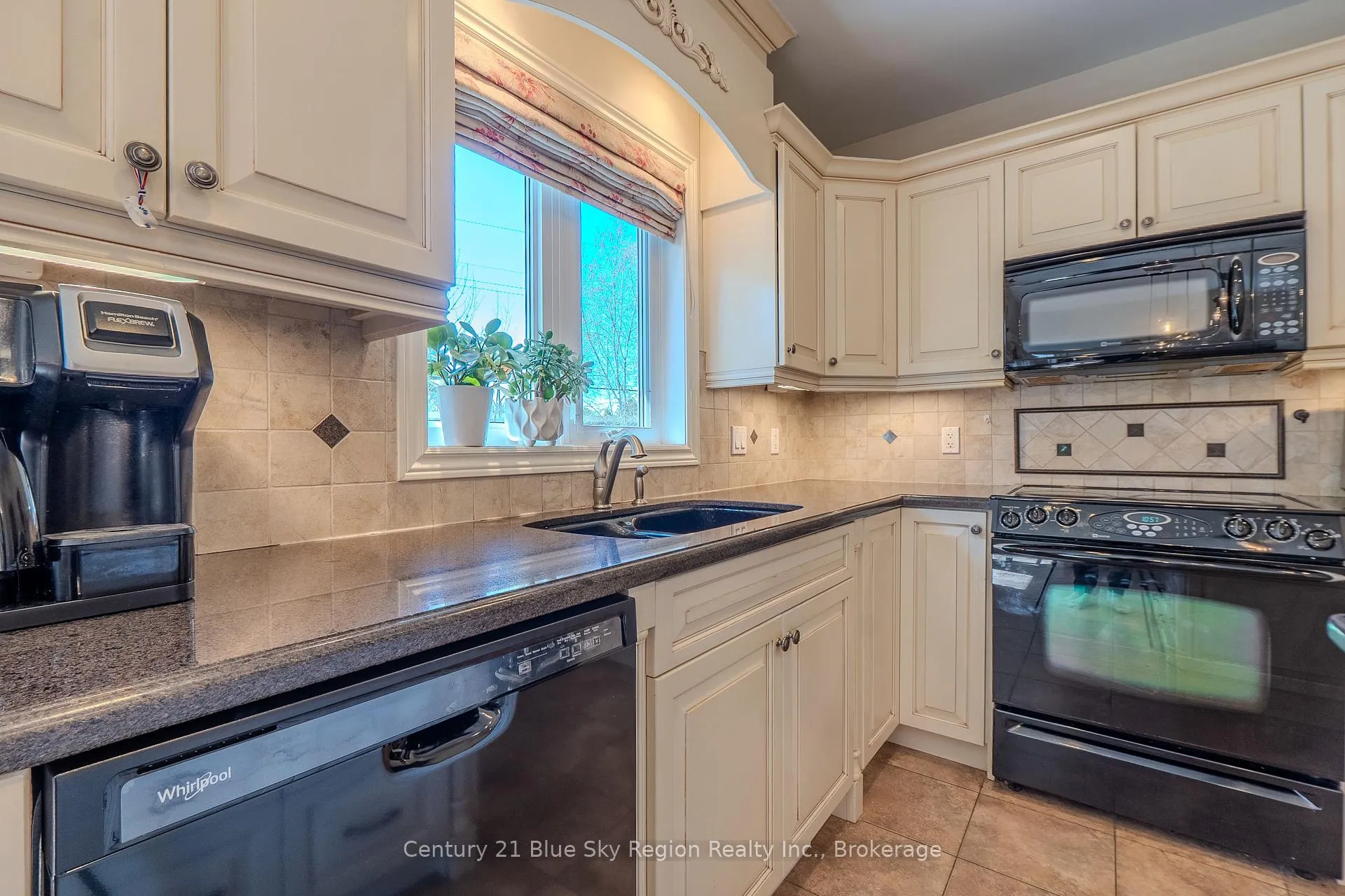 Photo 12 of 10 Linden Lane, North Bay, Widdifield — HOMEH