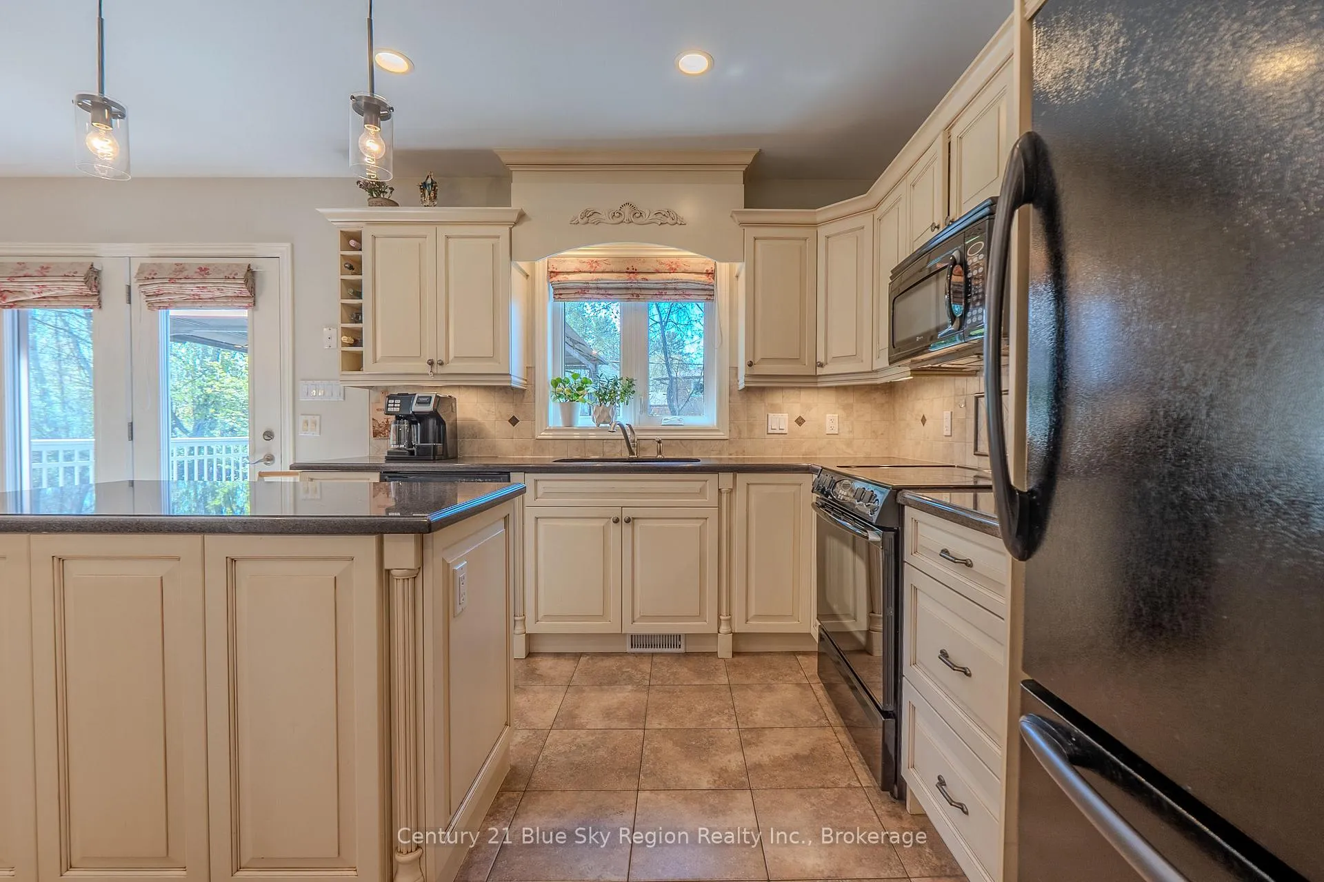 Photo 14 of 10 Linden Lane, North Bay, Widdifield — HOMEH