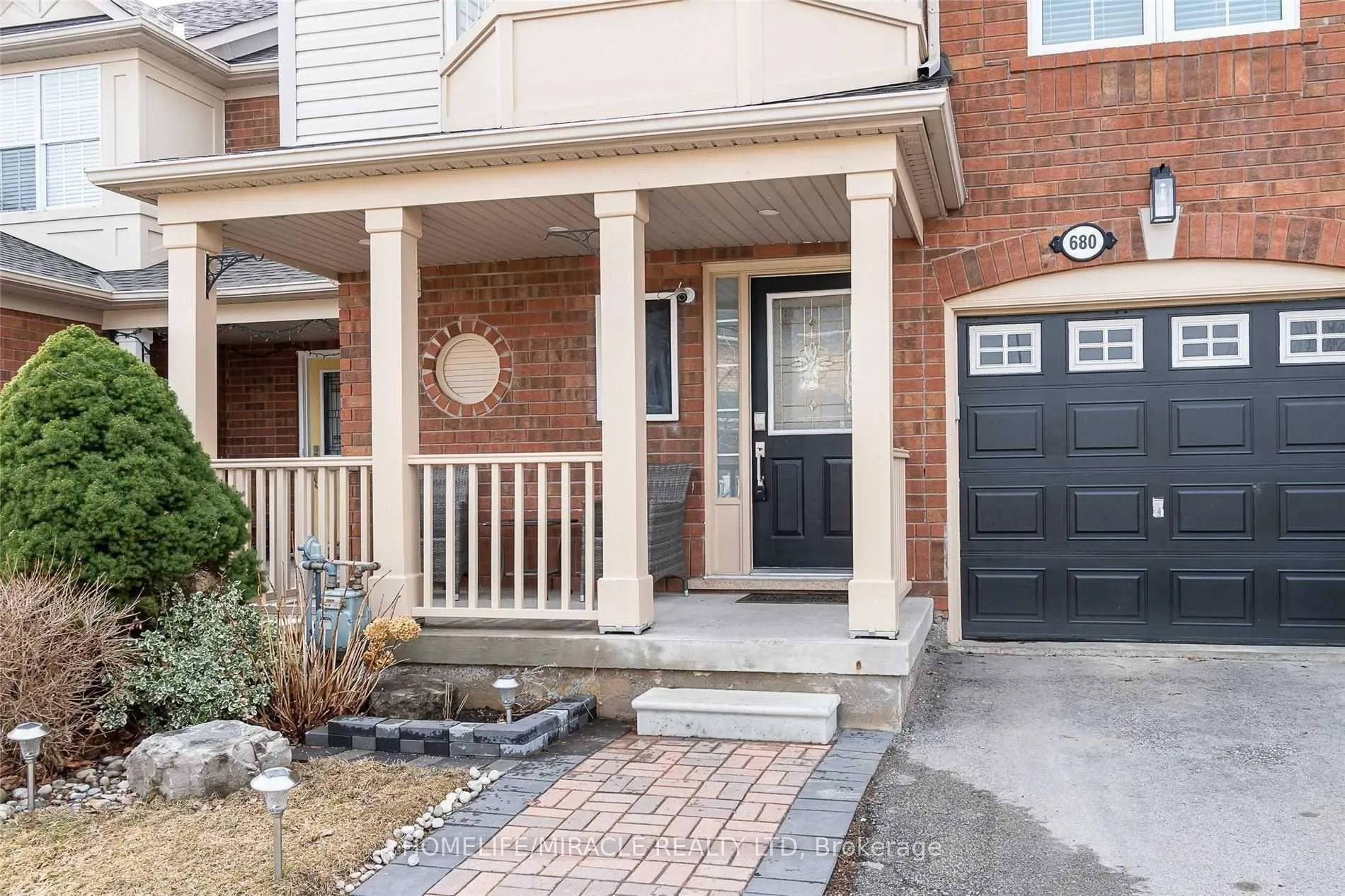 Photo 2 of 680 Hamilton Crescent, Milton, Beaty — HOMEH