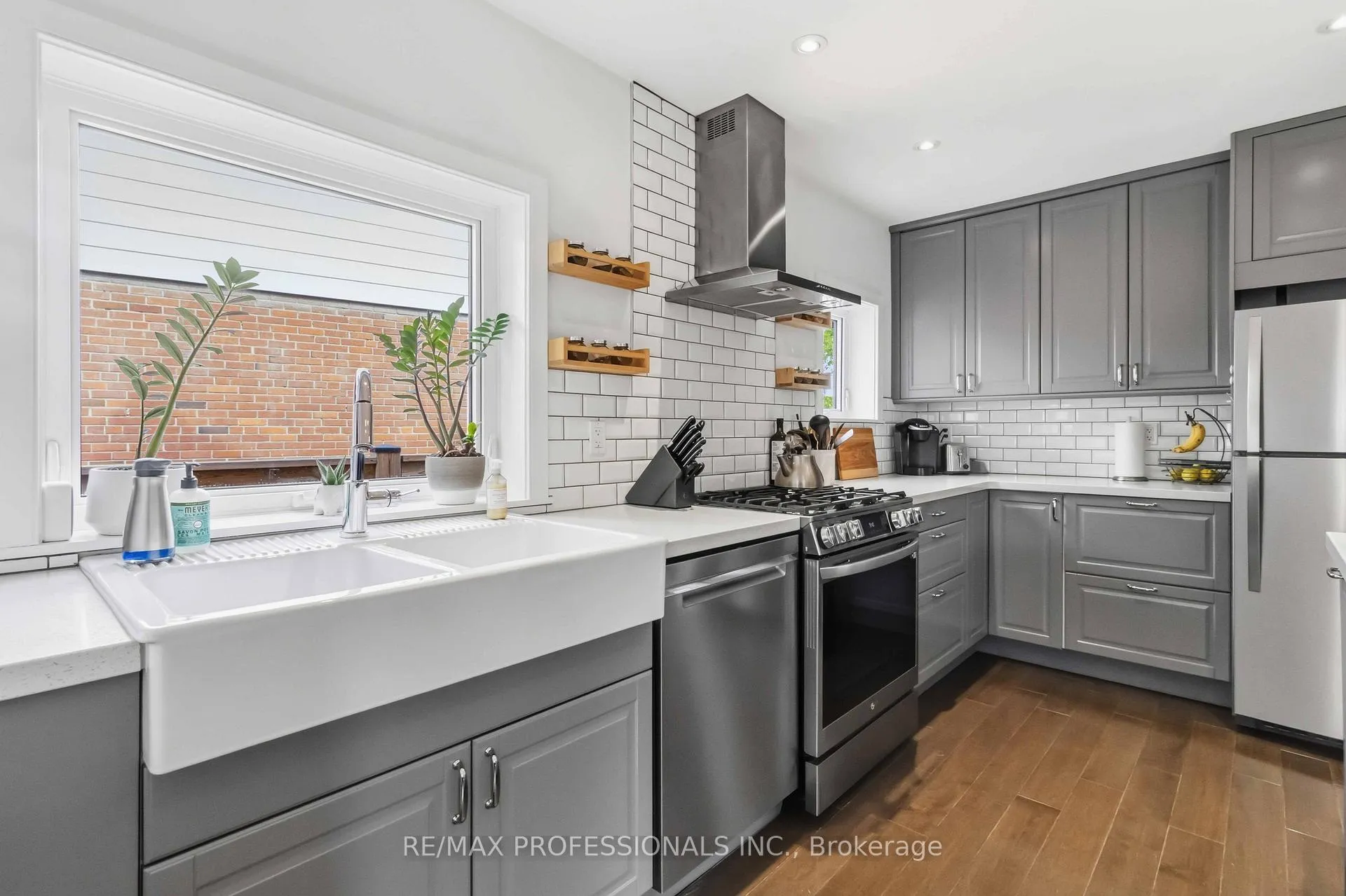 Photo 3 of 3 Snaresbrook Drive, Etobicoke, Rexdale-Kipling — HOMEH