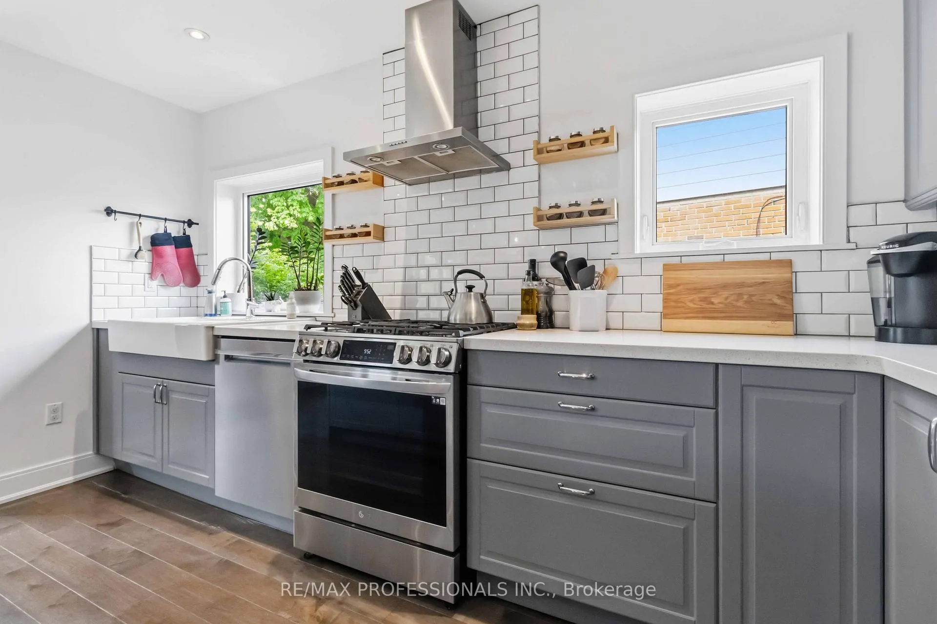 Photo 5 of 3 Snaresbrook Drive, Etobicoke, Rexdale-Kipling — HOMEH
