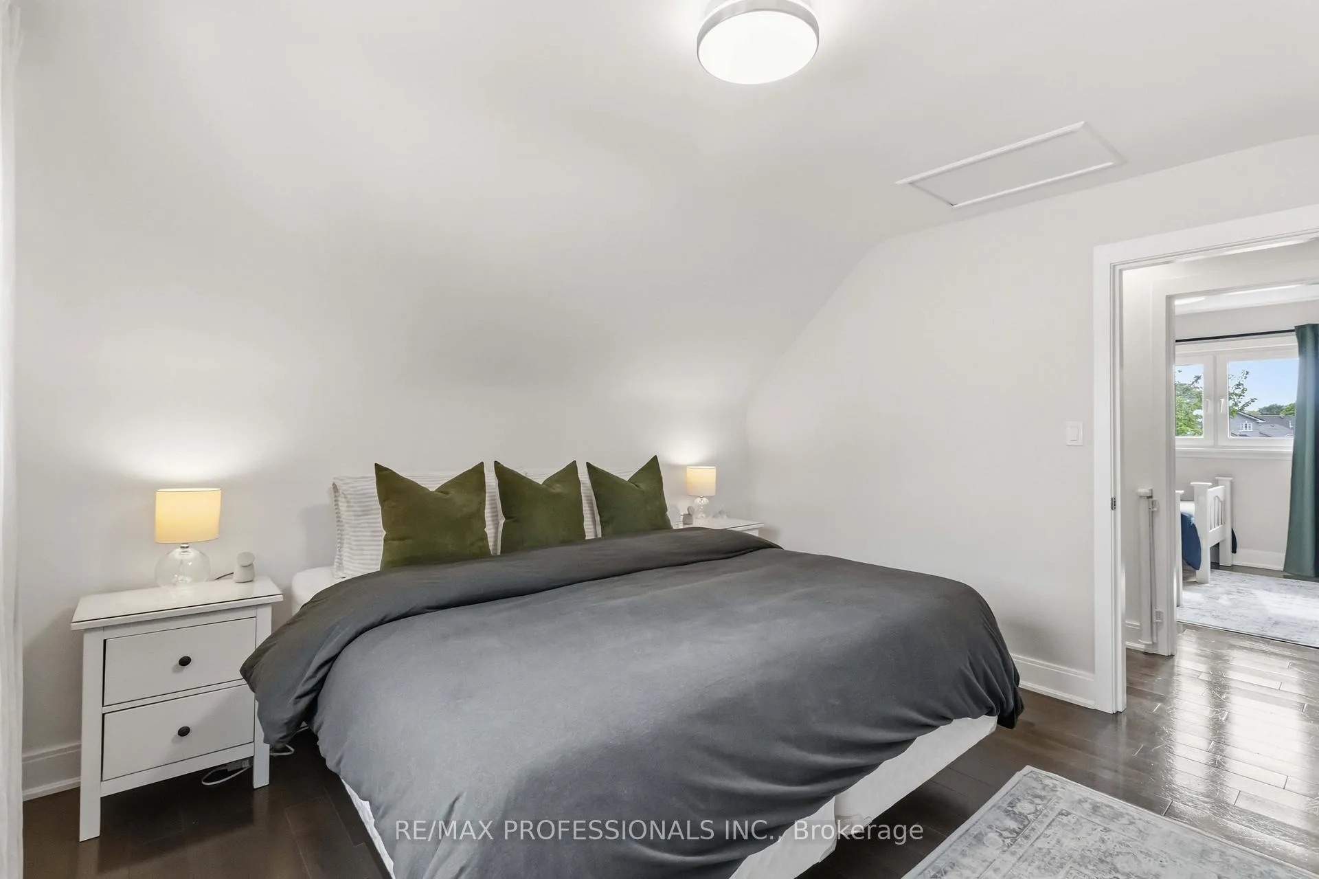 Photo 10 of 3 Snaresbrook Drive, Etobicoke, Rexdale-Kipling — HOMEH