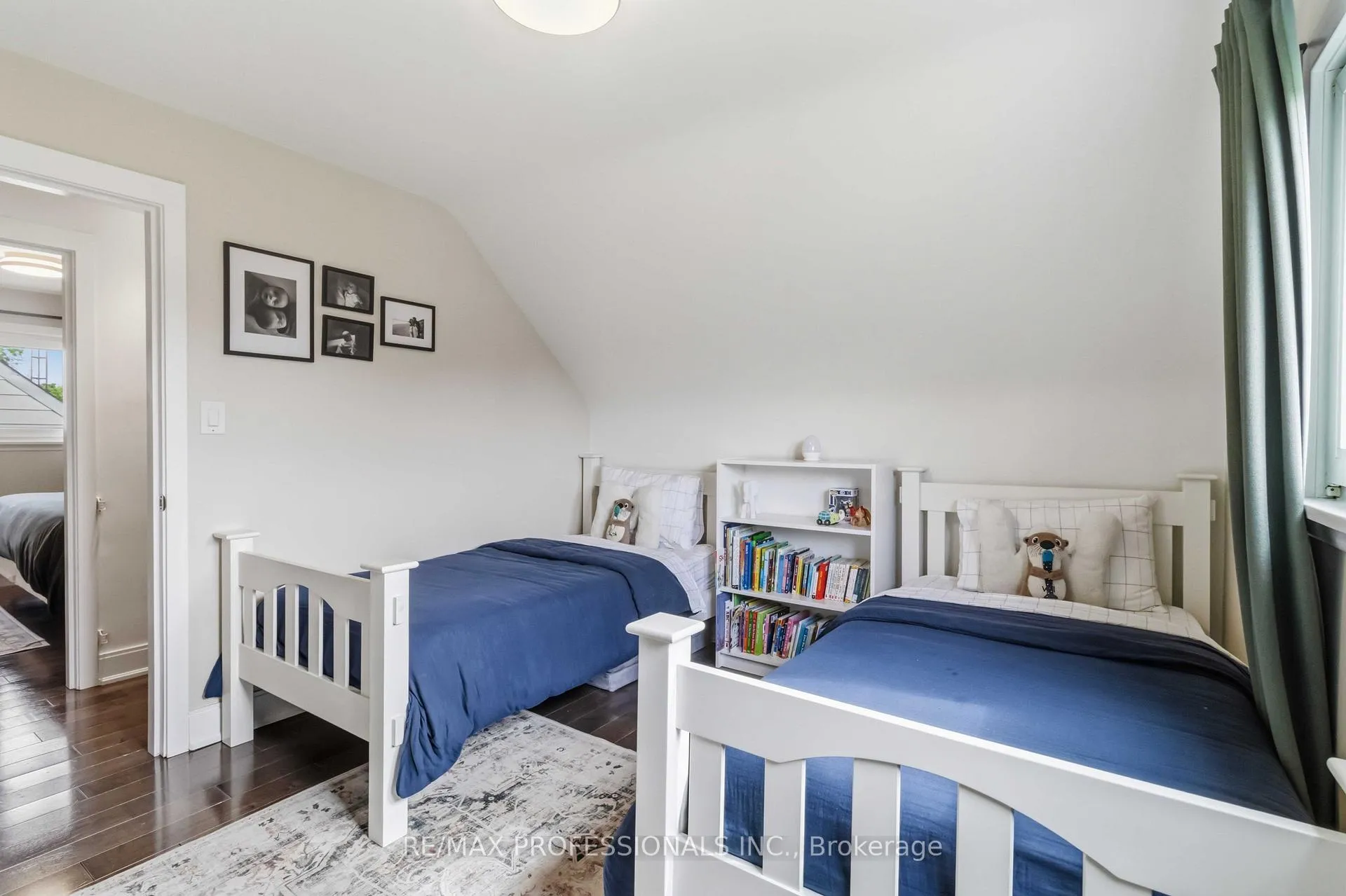 Photo 12 of 3 Snaresbrook Drive, Etobicoke, Rexdale-Kipling — HOMEH