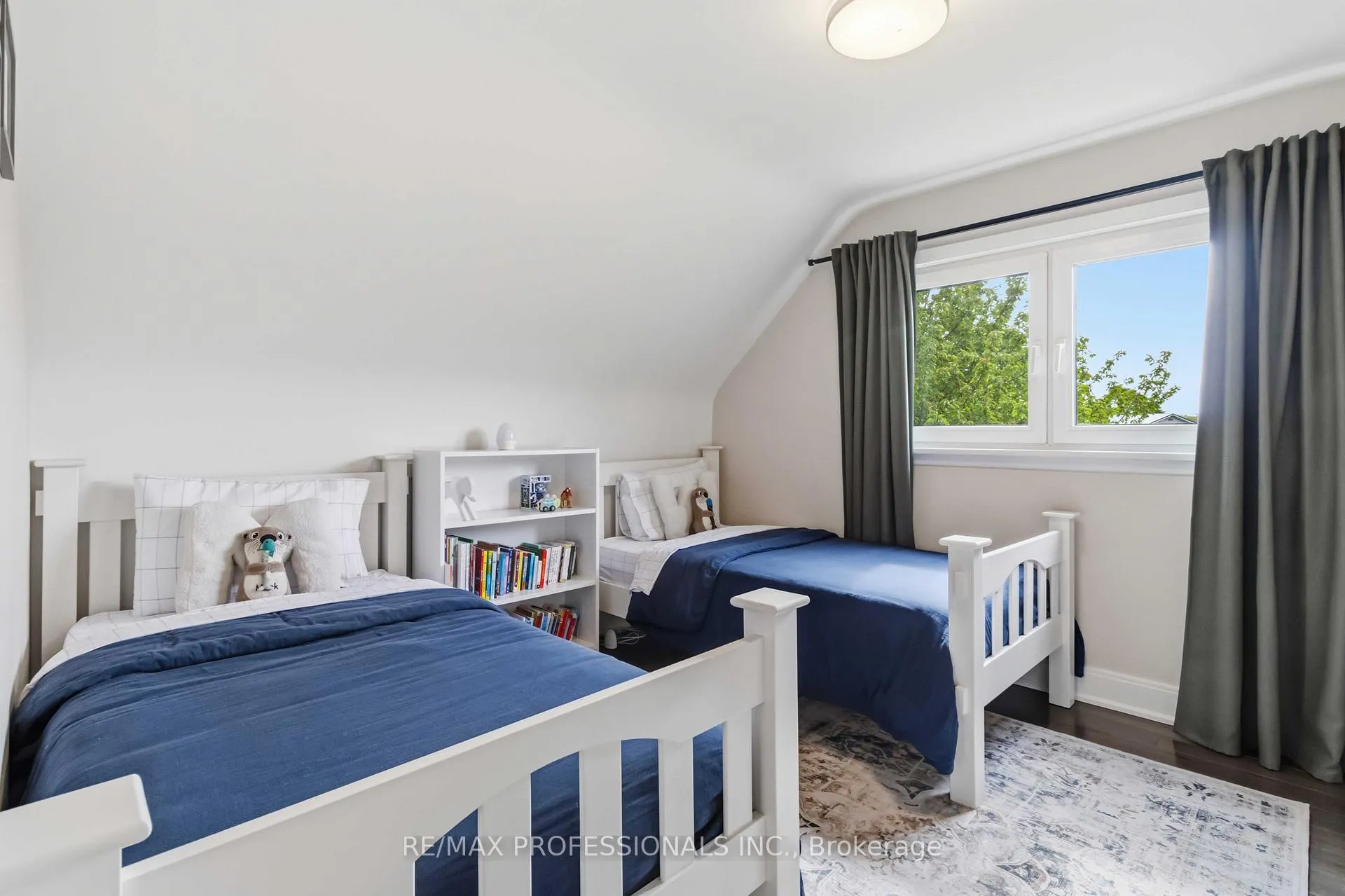 Photo 13 of 3 Snaresbrook Drive, Etobicoke, Rexdale-Kipling — HOMEH