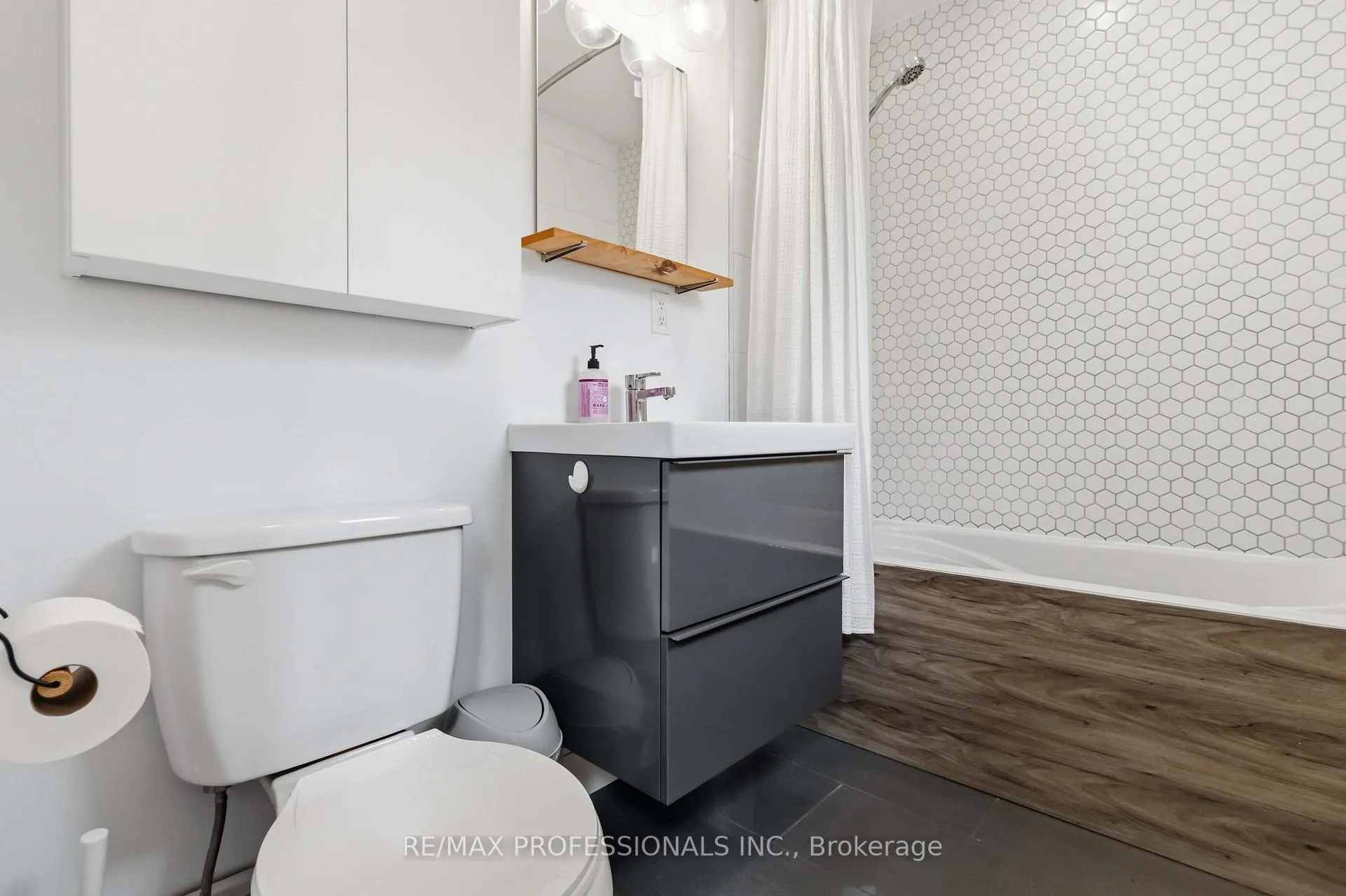 Photo 15 of 3 Snaresbrook Drive, Etobicoke, Rexdale-Kipling — HOMEH