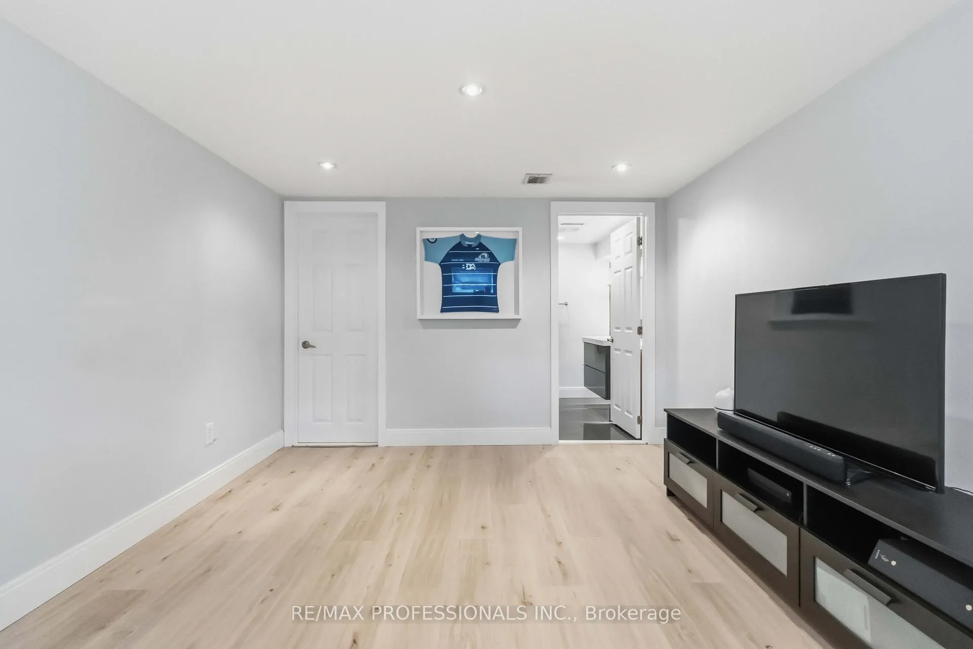 Photo 17 of 3 Snaresbrook Drive, Etobicoke, Rexdale-Kipling — HOMEH