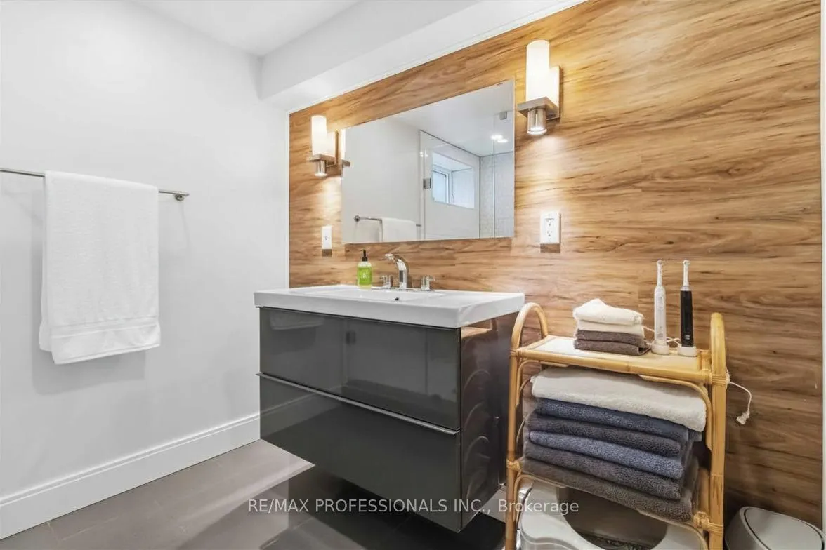 Photo 18 of 3 Snaresbrook Drive, Etobicoke, Rexdale-Kipling — HOMEH