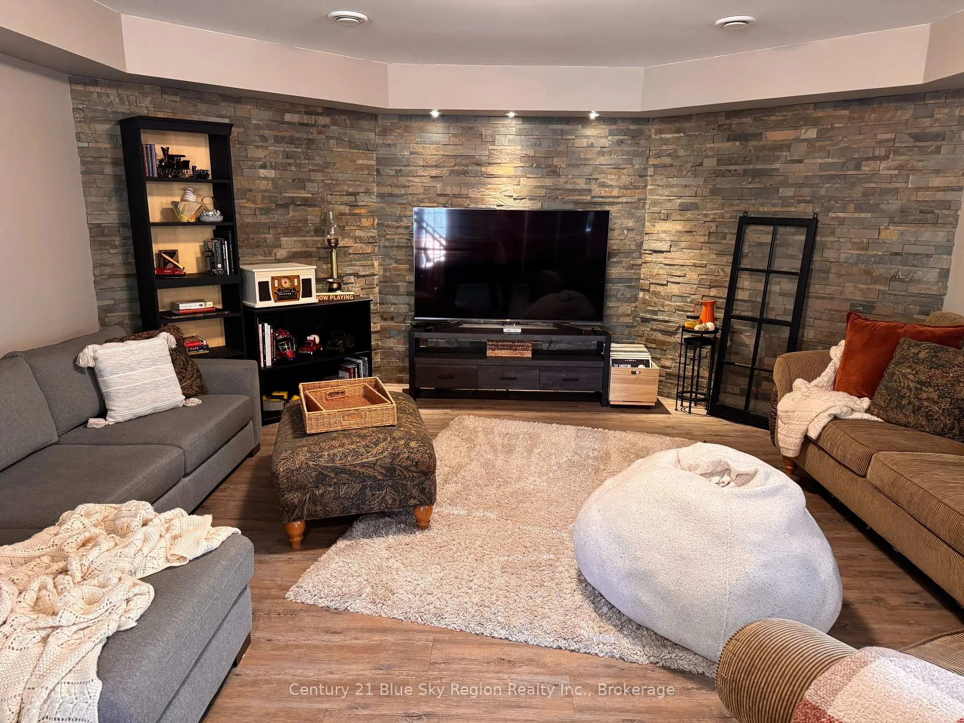 Photo 18 of 125 Bain Drive, North Bay, Airport — HOMEH