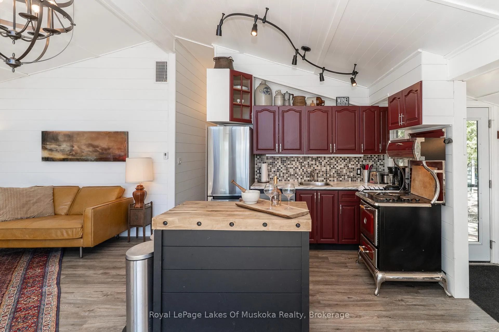 Photo 6 of Unit Unit 1, 1319 Silver Lake Road, Gravenhurst, Muskoka (S) — HOMEH
