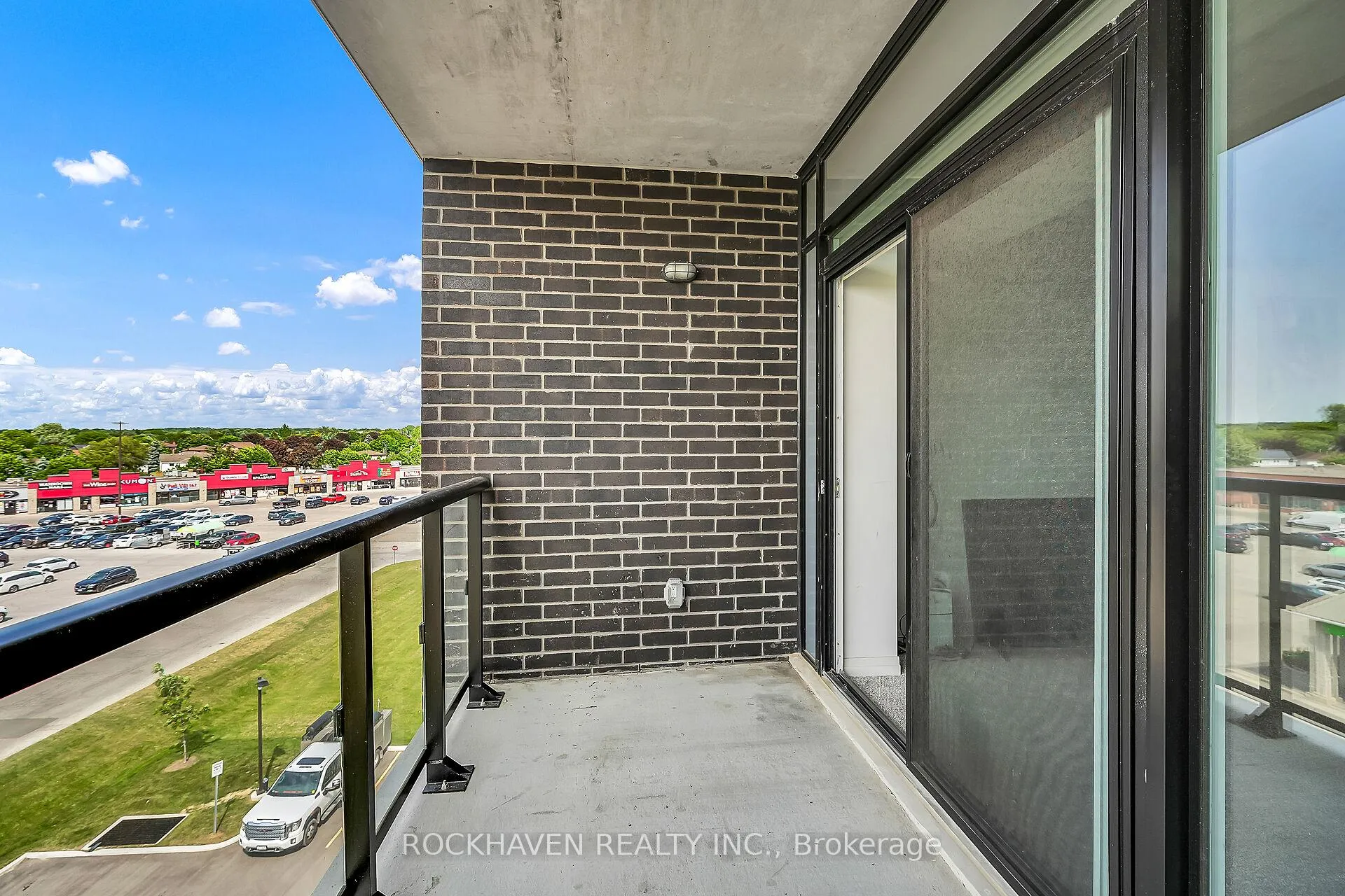 Photo 3 of Unit 513, 5 Hamilton Street N, Hamilton, Waterdown — HOMEH