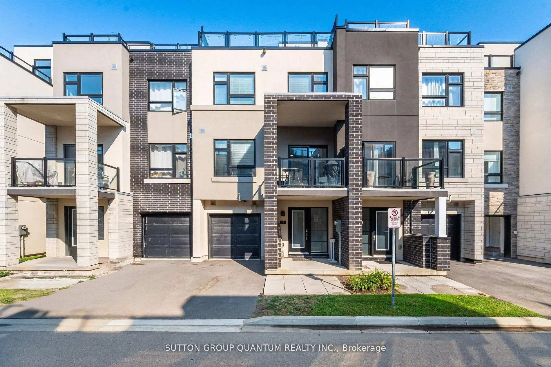 Photo 1 of Unit 19, 1121 Cooke Boulevard, Burlington, LaSalle — HOMEH