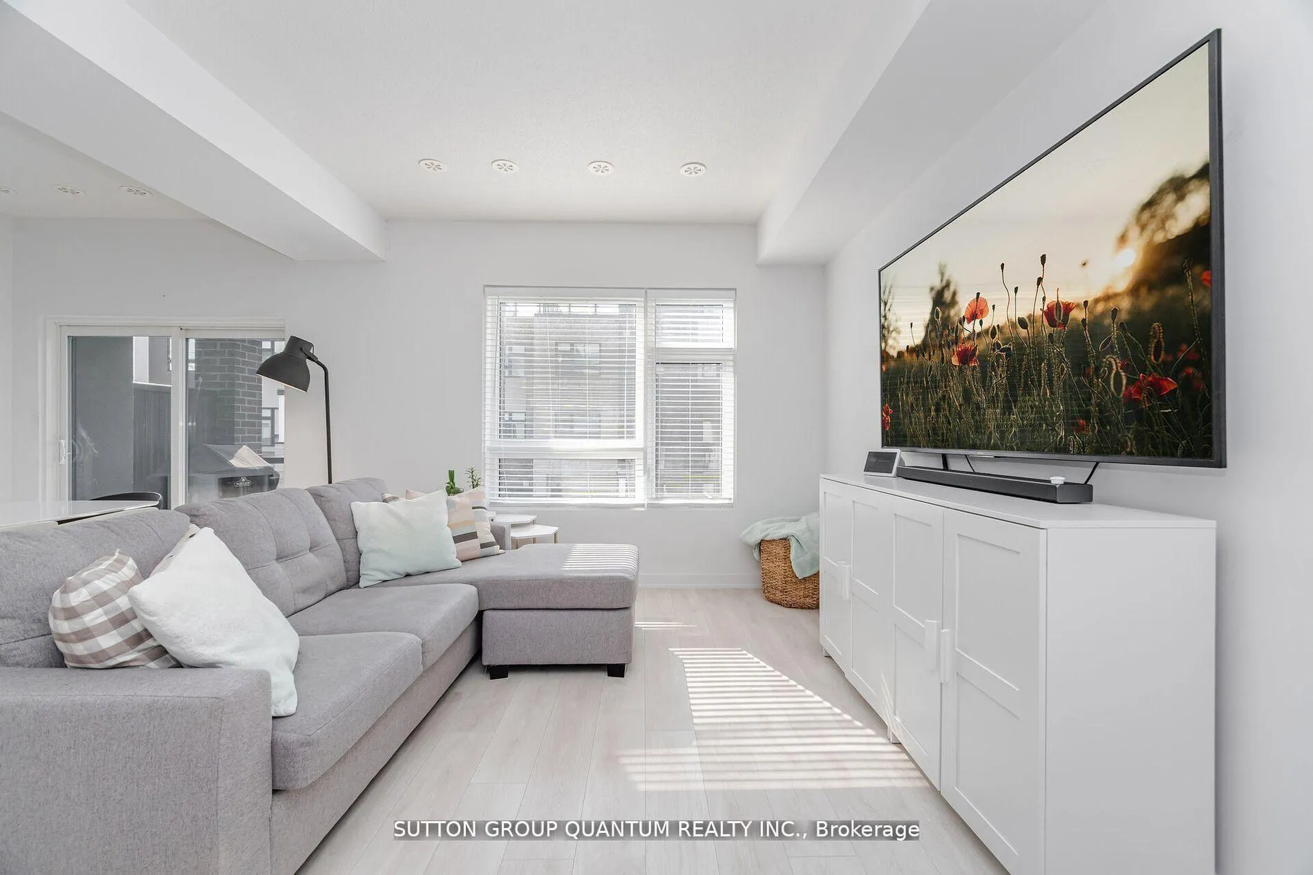 Photo 7 of Unit 19, 1121 Cooke Boulevard, Burlington, LaSalle — HOMEH