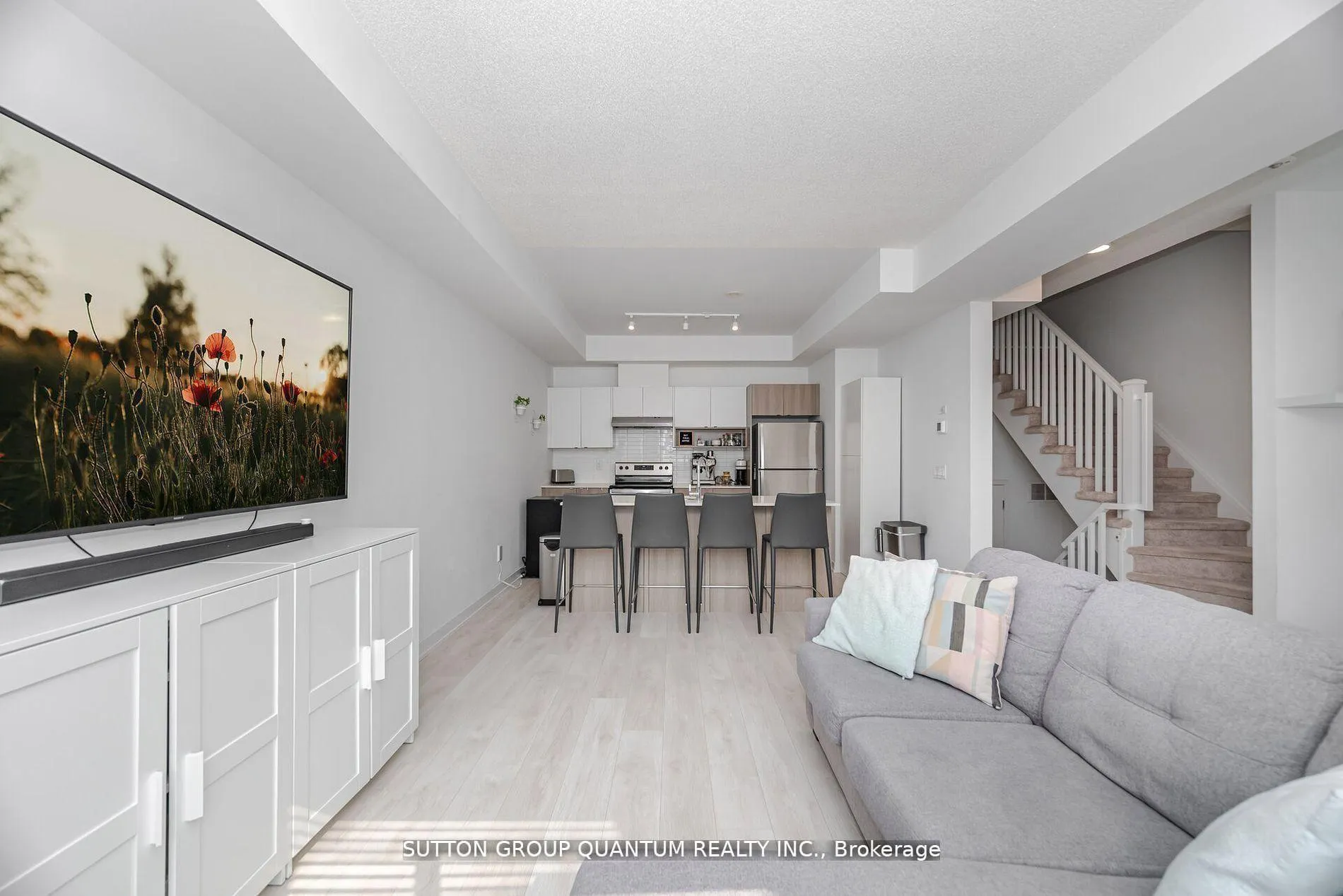 Photo 8 of Unit 19, 1121 Cooke Boulevard, Burlington, LaSalle — HOMEH