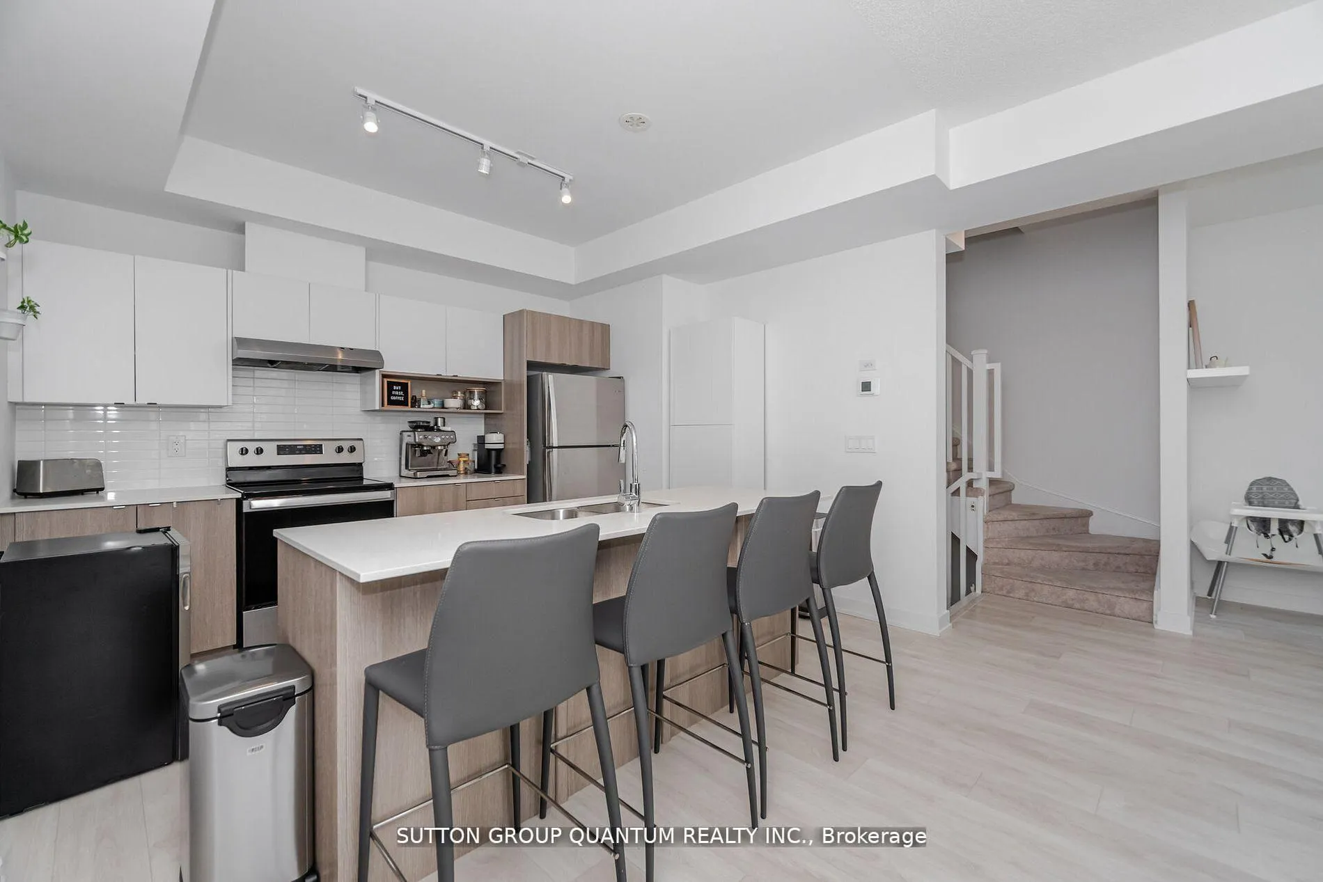 Photo 12 of Unit 19, 1121 Cooke Boulevard, Burlington, LaSalle — HOMEH