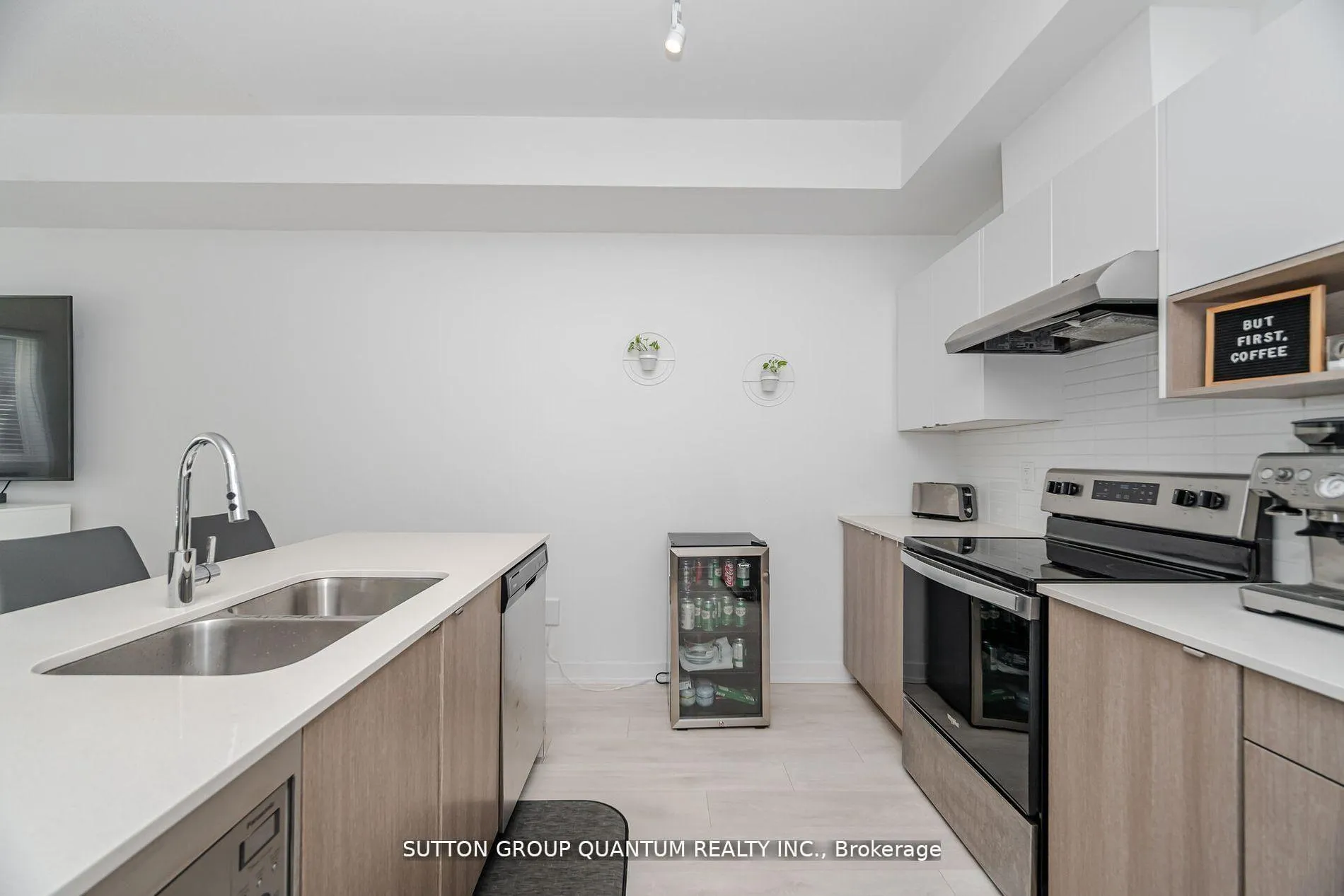 Photo 13 of Unit 19, 1121 Cooke Boulevard, Burlington, LaSalle — HOMEH
