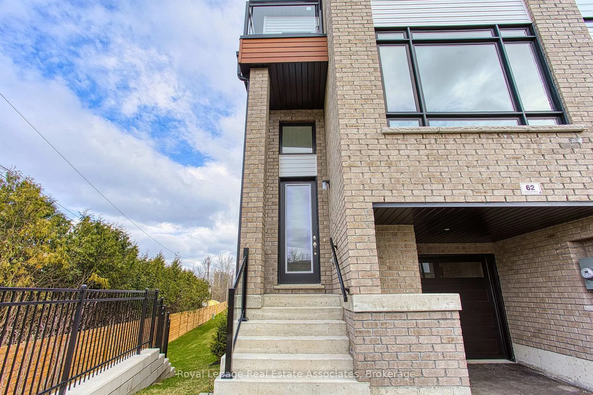 Photo 3 of 62 Sidney Rose Common, St. Catharines, Glendale/Glenridge — HOMEH