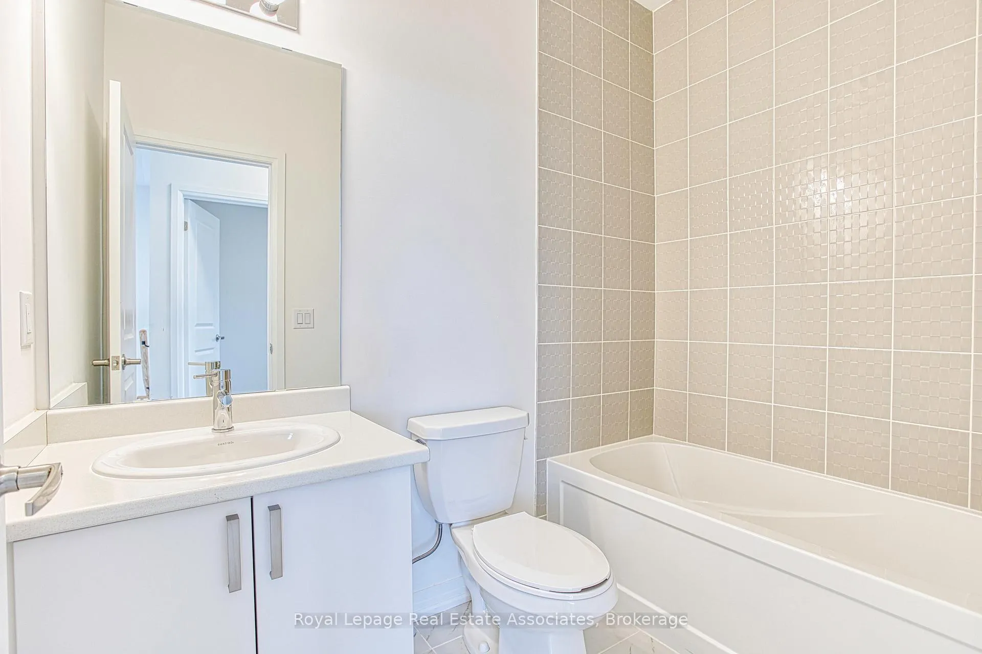 Photo 20 of 62 Sidney Rose Common, St. Catharines, Glendale/Glenridge — HOMEH