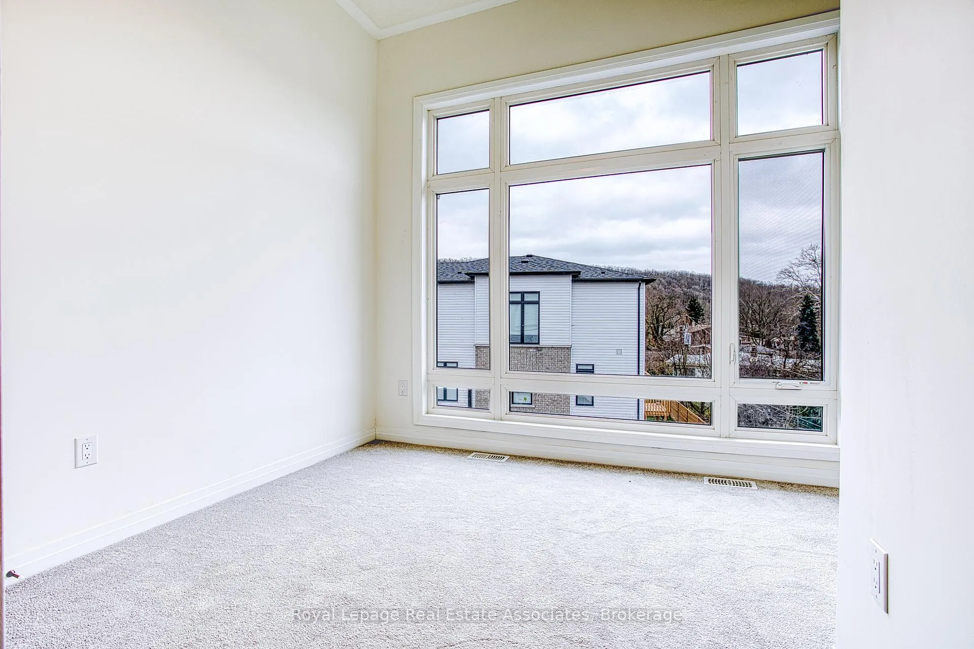 Photo 21 of 62 Sidney Rose Common, St. Catharines, Glendale/Glenridge — HOMEH
