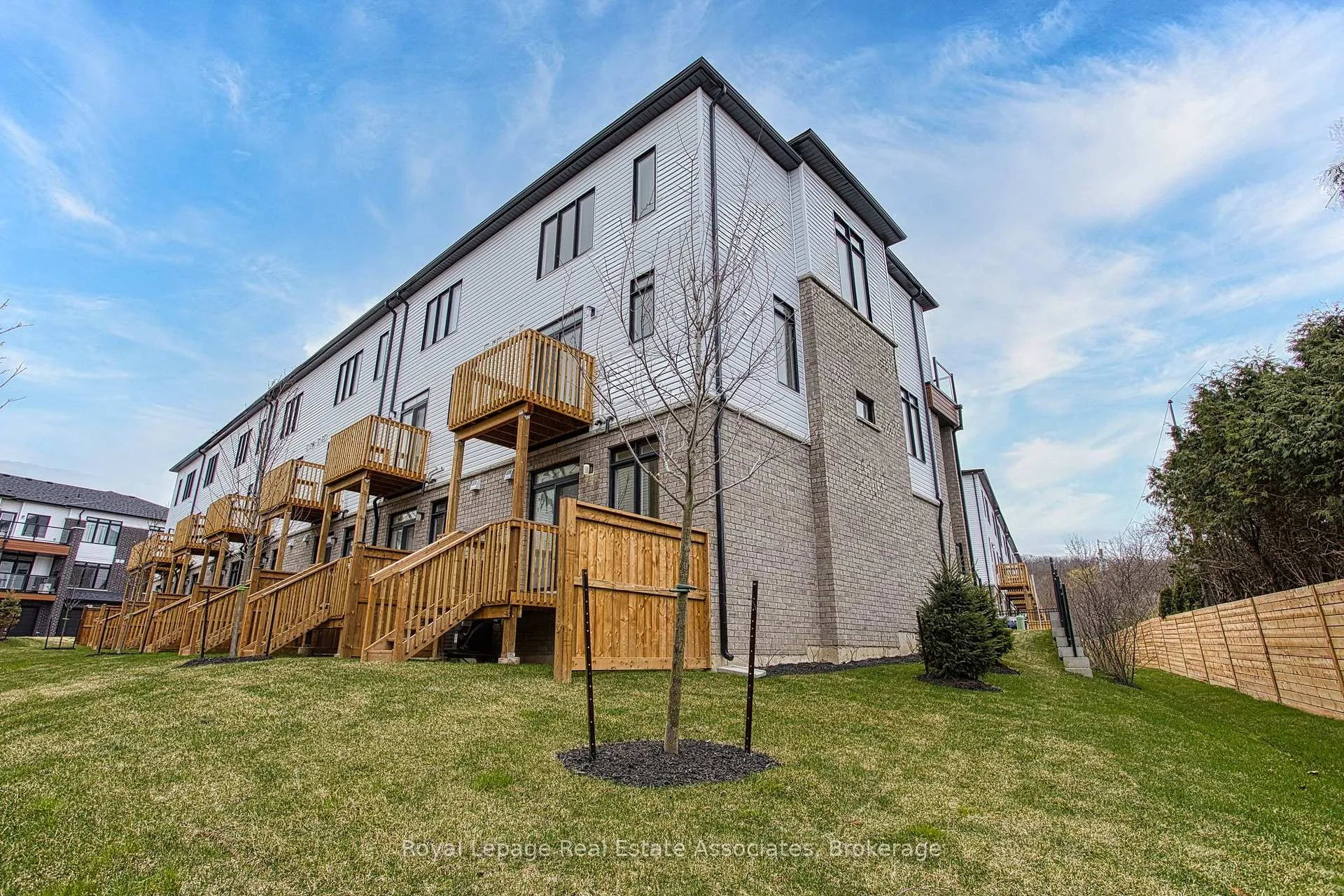 Photo 37 of 62 Sidney Rose Common, St. Catharines, Glendale/Glenridge — HOMEH