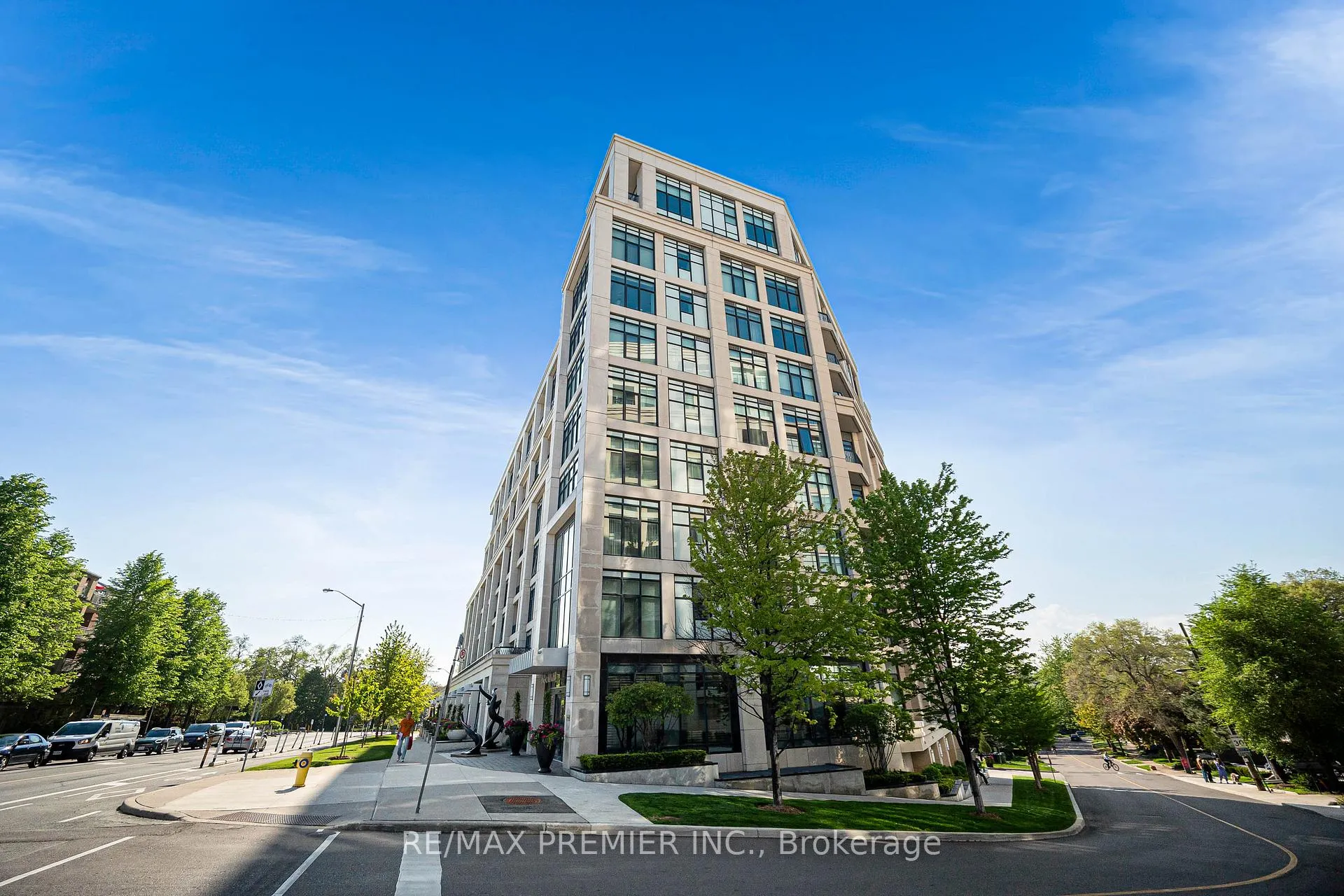 Photo 2 of Unit 810, 2 Old Mill Drive, Toronto, High Park-Swansea — HOMEH