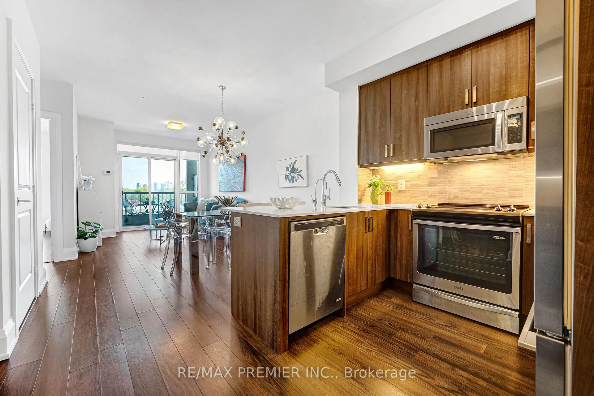 Photo 7 of Unit 810, 2 Old Mill Drive, Toronto, High Park-Swansea — HOMEH