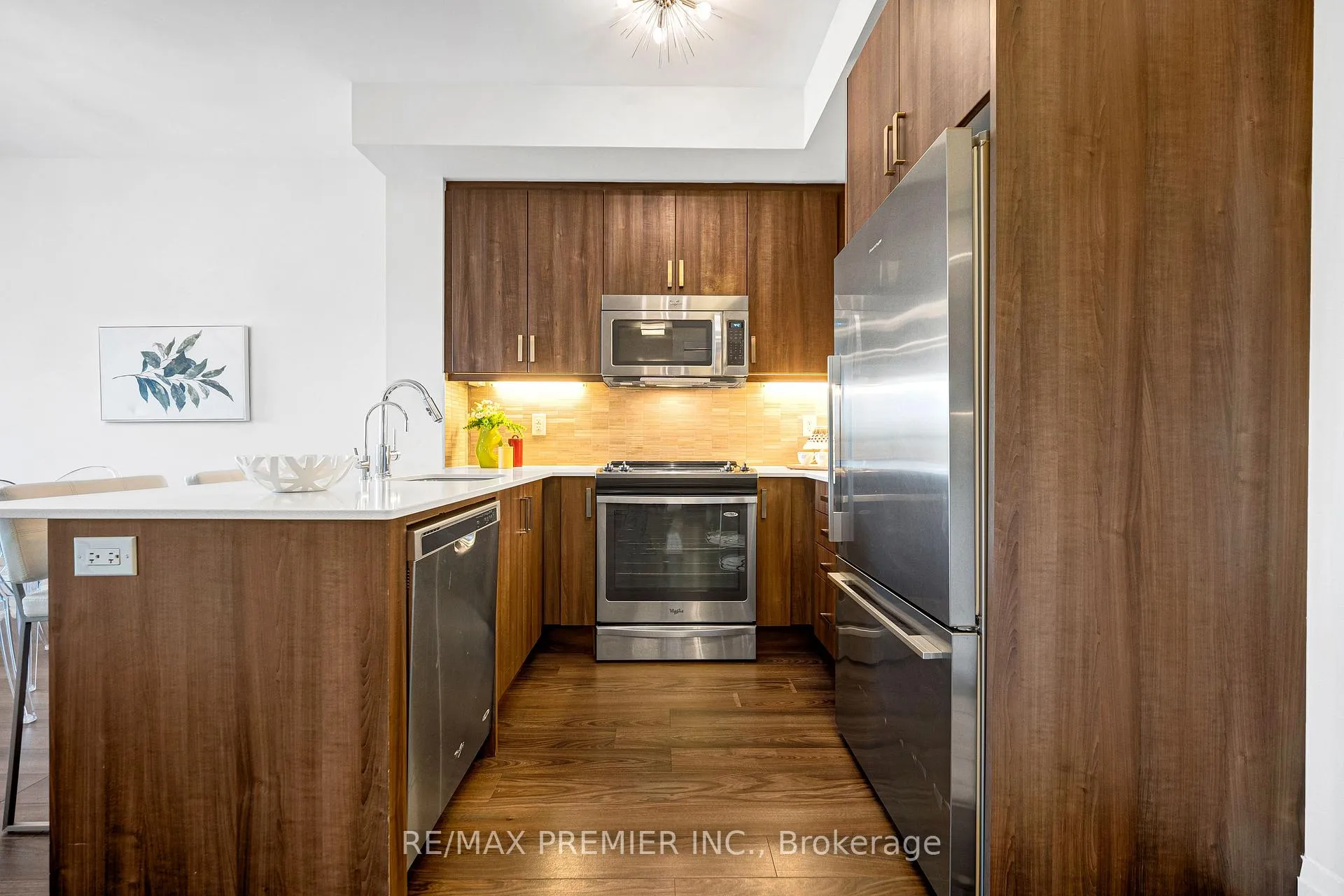 Photo 8 of Unit 810, 2 Old Mill Drive, Toronto, High Park-Swansea — HOMEH