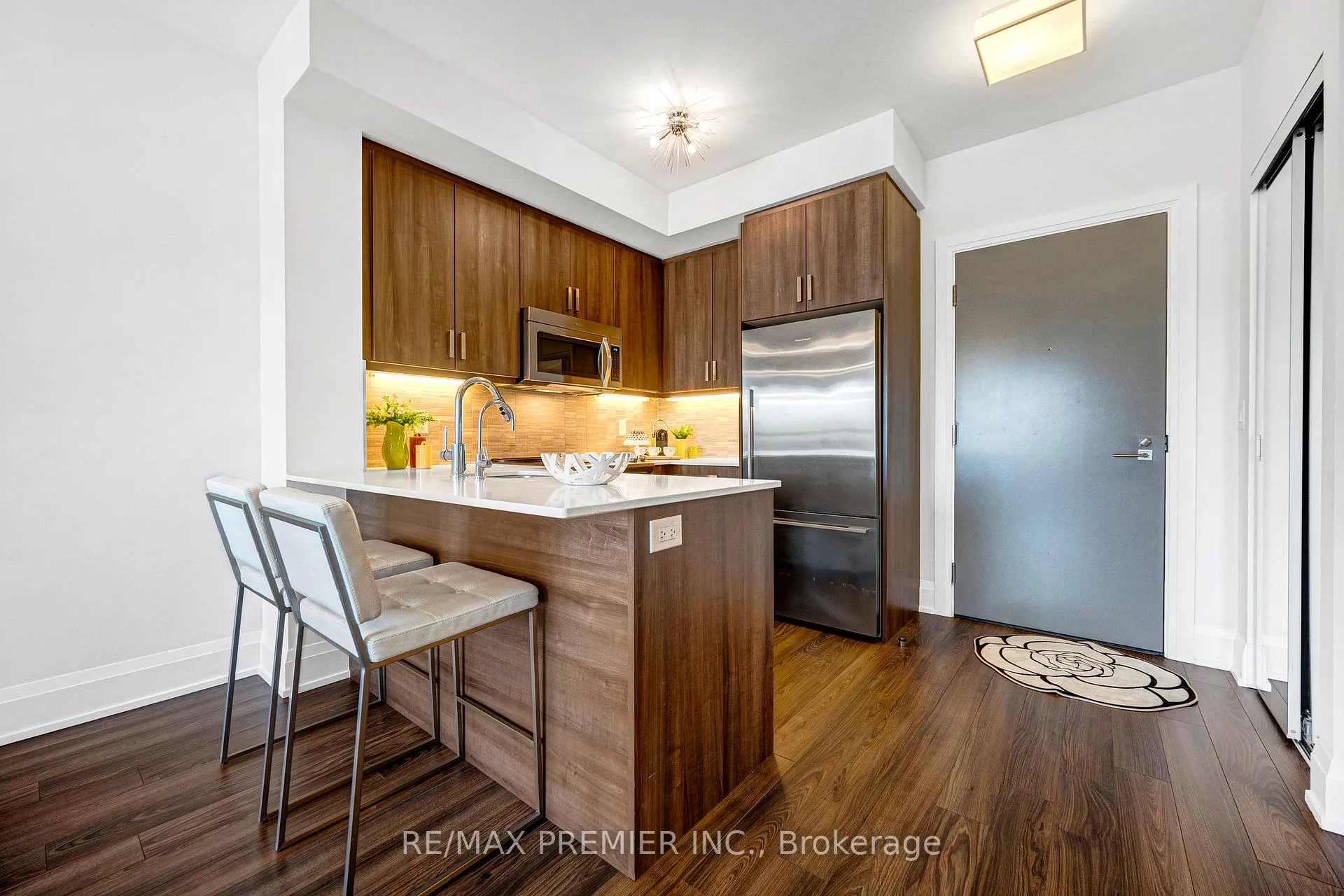 Photo 9 of Unit 810, 2 Old Mill Drive, Toronto, High Park-Swansea — HOMEH