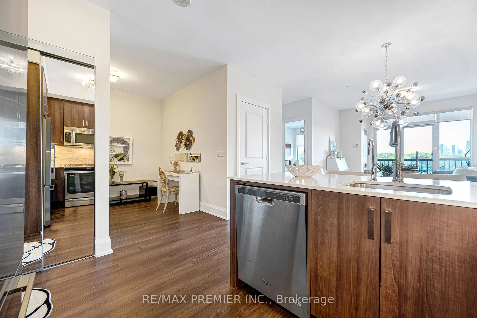 Photo 10 of Unit 810, 2 Old Mill Drive, Toronto, High Park-Swansea — HOMEH