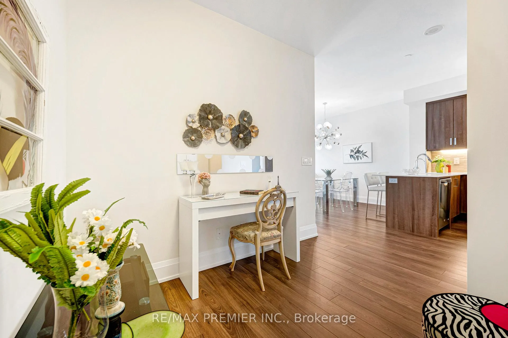 Photo 12 of Unit 810, 2 Old Mill Drive, Toronto, High Park-Swansea — HOMEH