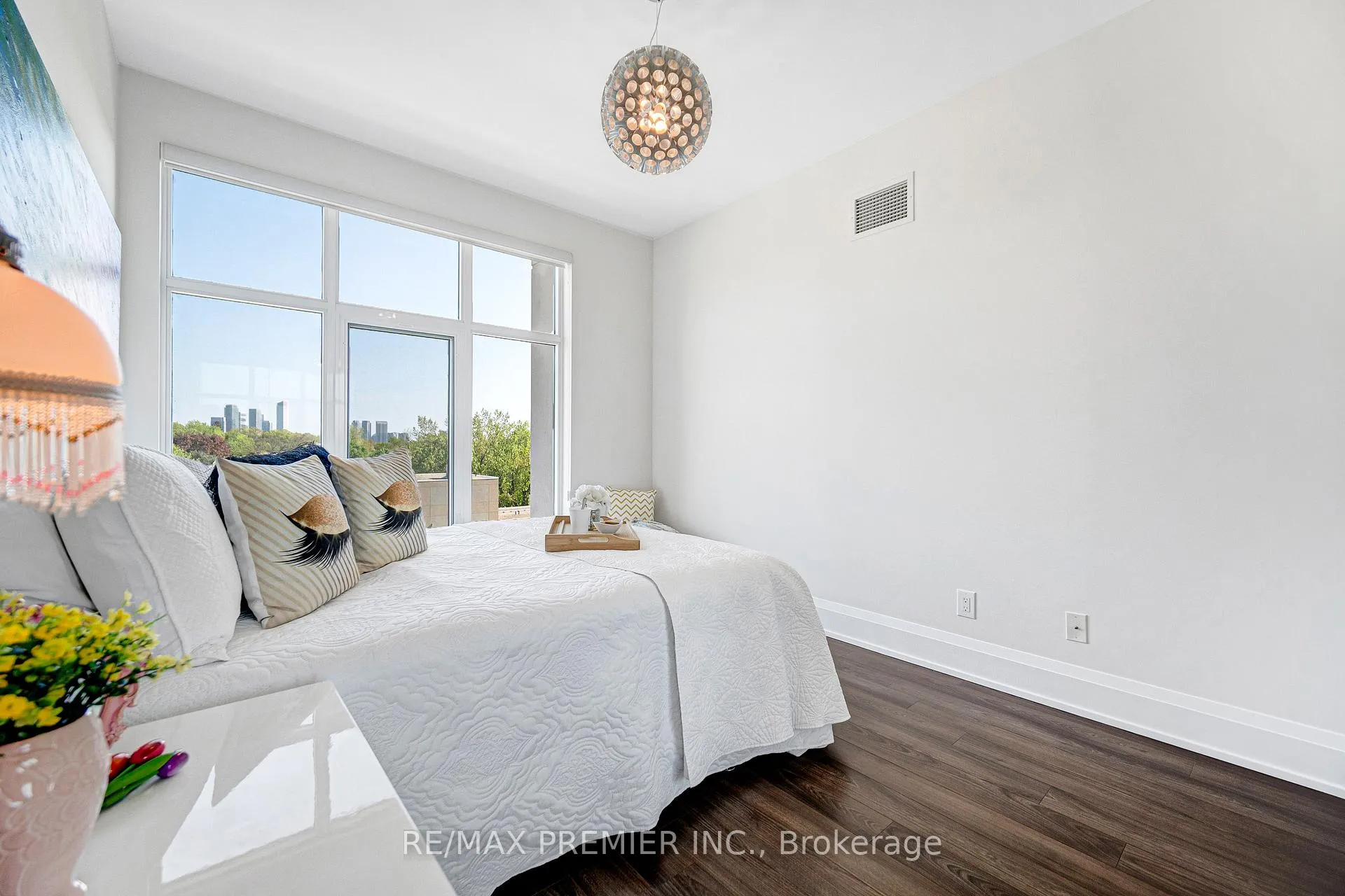 Photo 28 of Unit 810, 2 Old Mill Drive, Toronto, High Park-Swansea — HOMEH