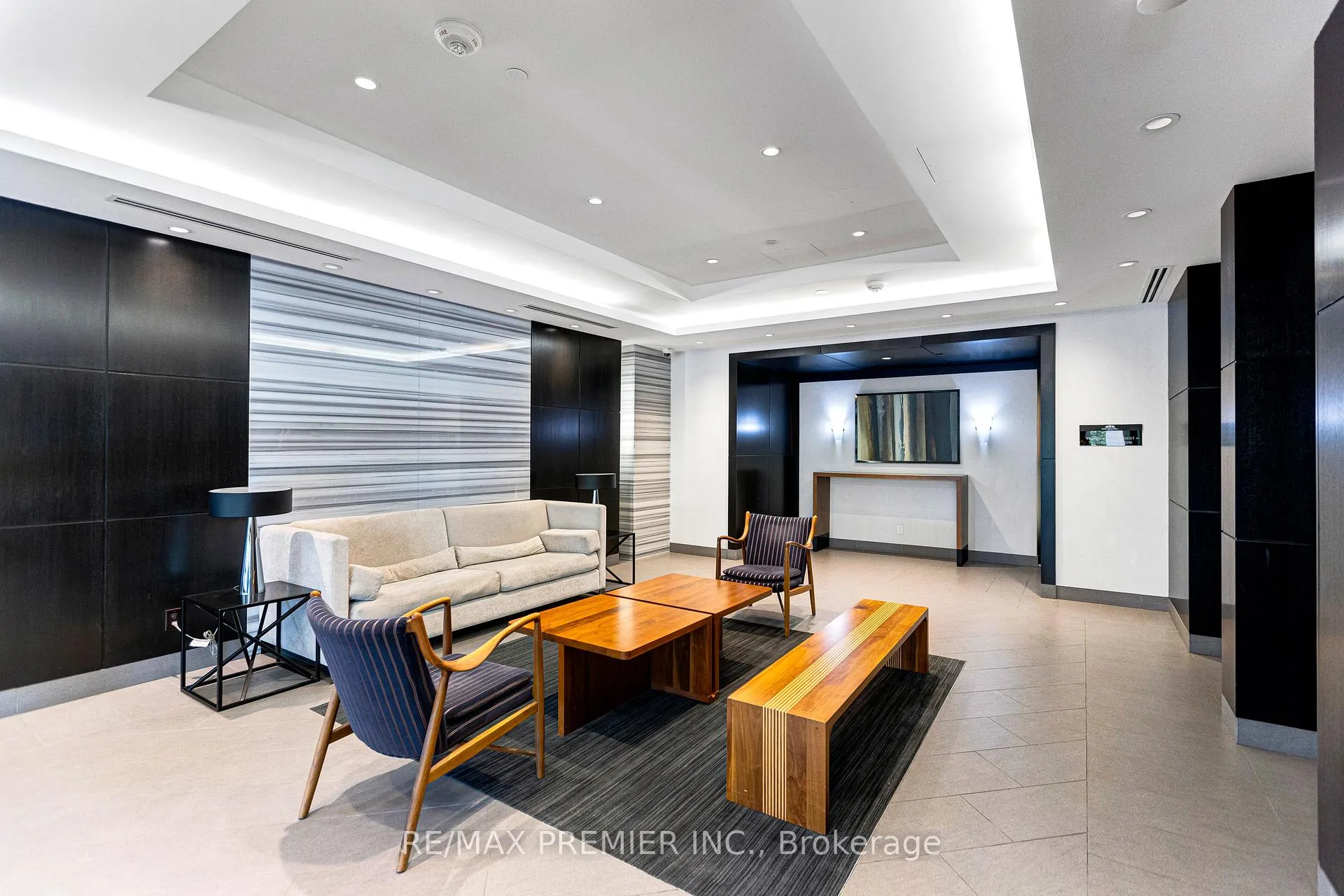 Photo 44 of Unit 810, 2 Old Mill Drive, Toronto, High Park-Swansea — HOMEH