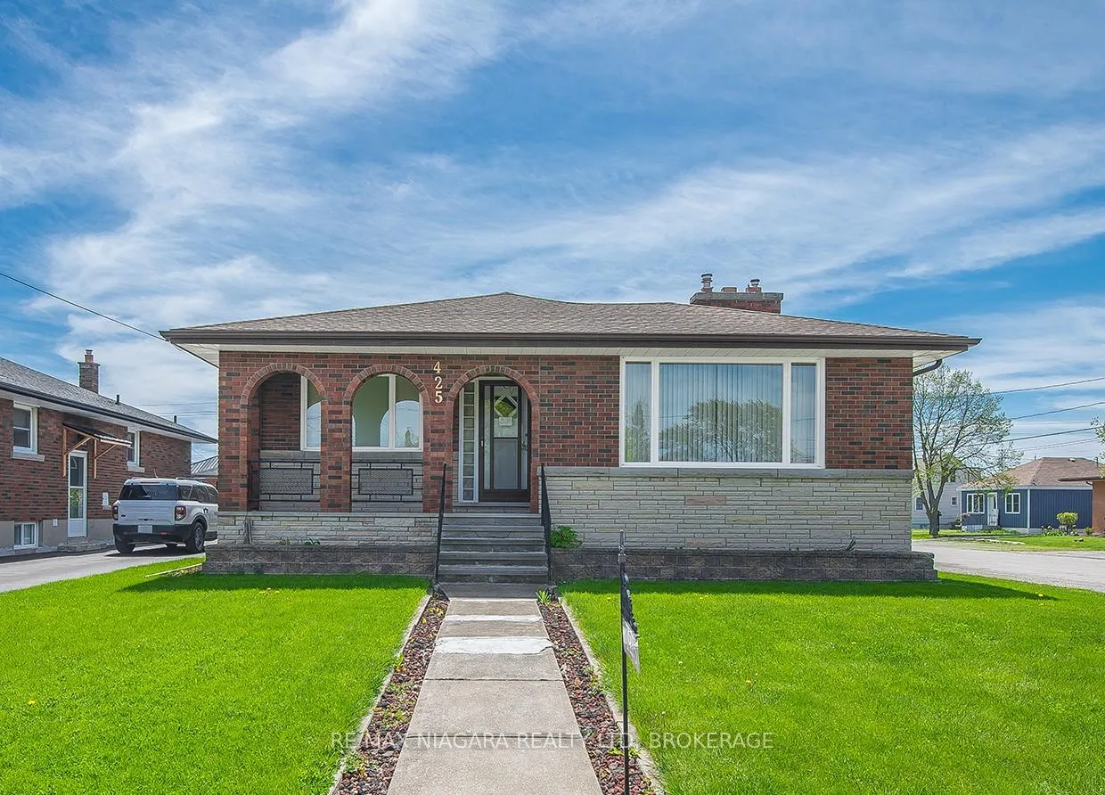 Front of 425 Bell Street