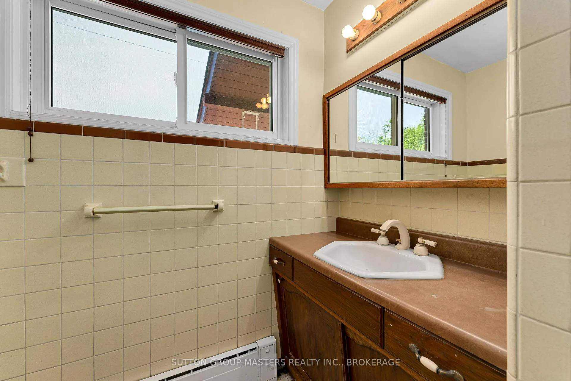 Photo 18 of 215 Yonge Street, Kingston, Central City West — HOMEH
