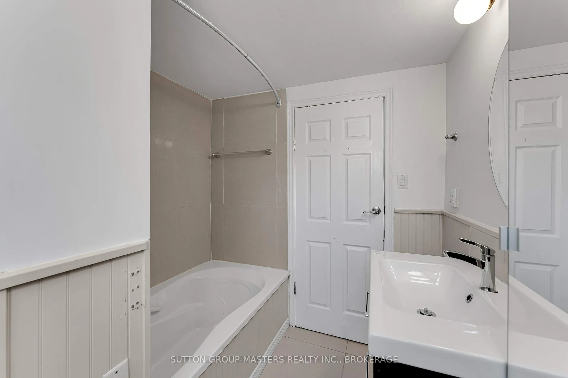 Photo 39 of 215 Yonge Street, Kingston, Central City West — HOMEH