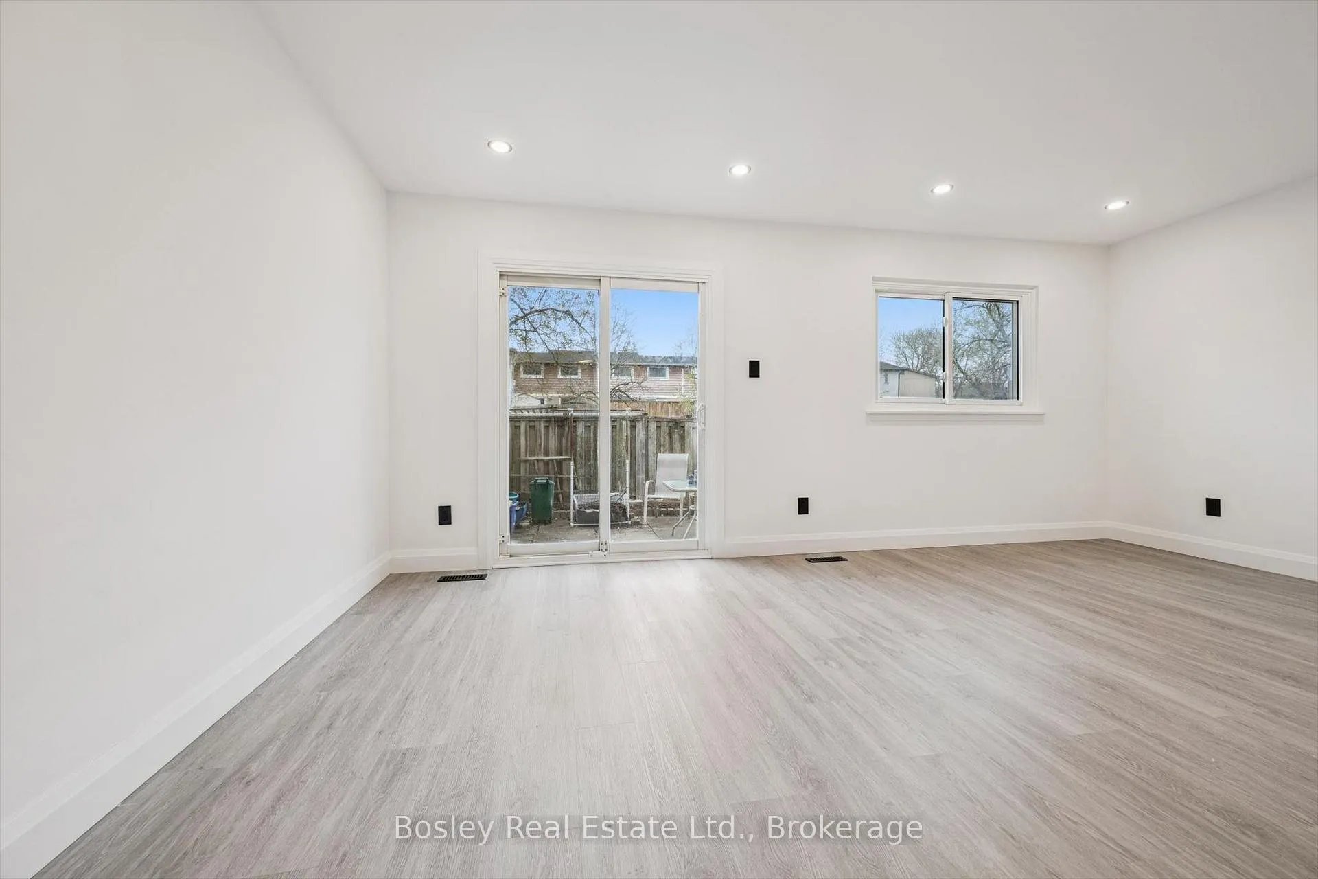 Photo 11 of Unit 49, 900 Central Park Drive, Brampton, Northgate — HOMEH