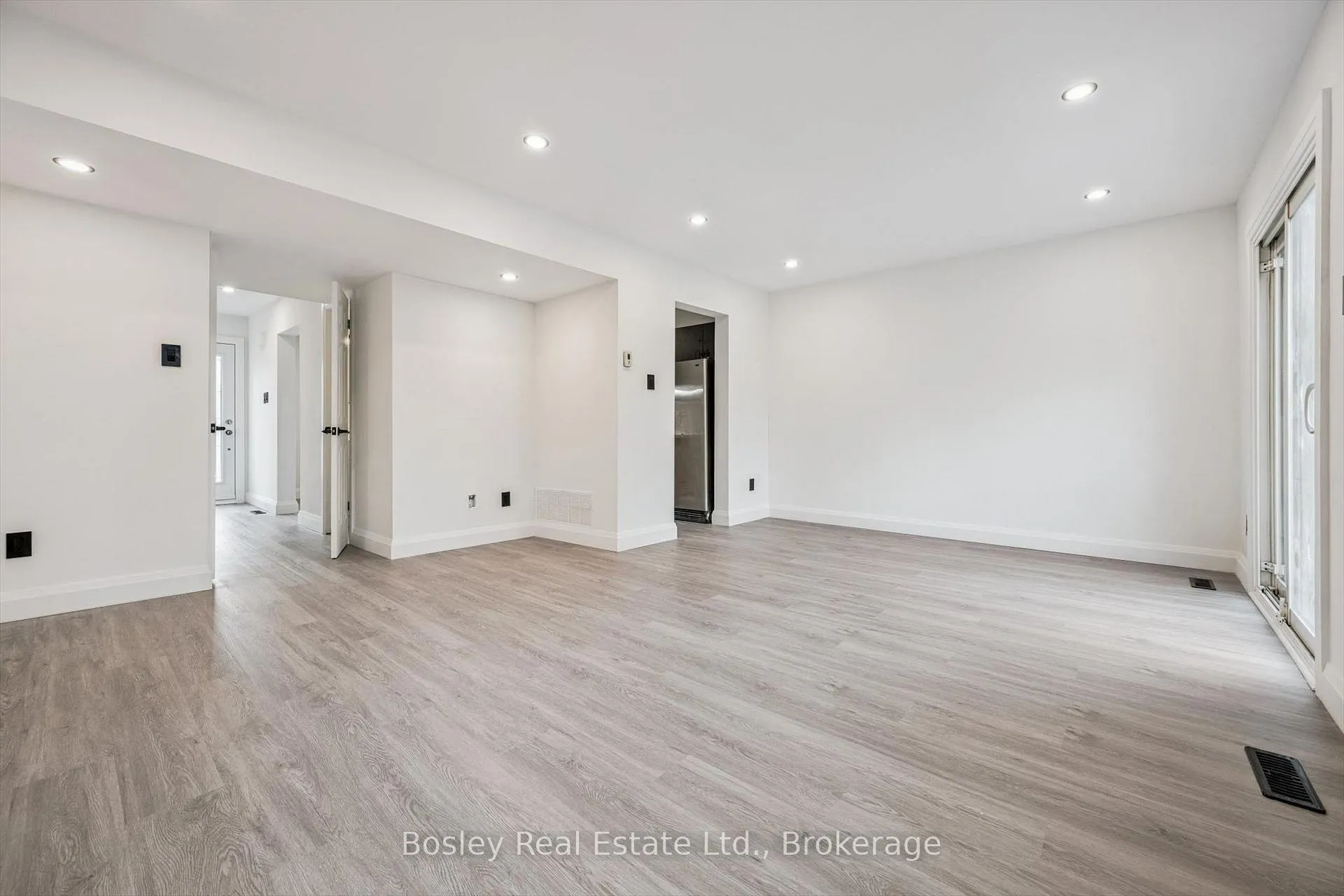 Photo 13 of Unit 49, 900 Central Park Drive, Brampton, Northgate — HOMEH