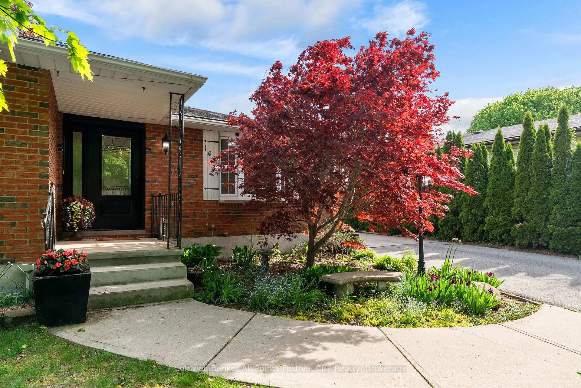 Photo 2 of 145 Suncoast Drive W, Goderich, Goderich (Town) — HOMEH