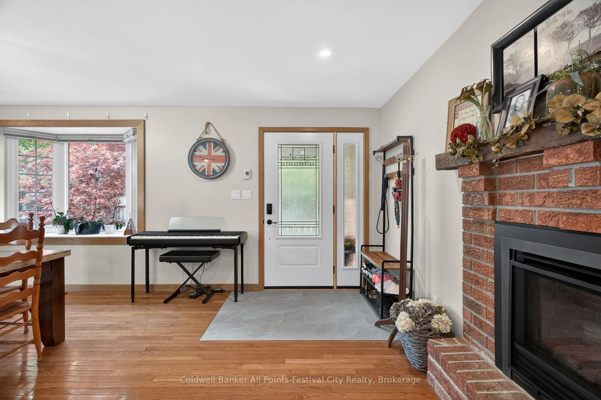 Photo 4 of 145 Suncoast Drive W, Goderich, Goderich (Town) — HOMEH