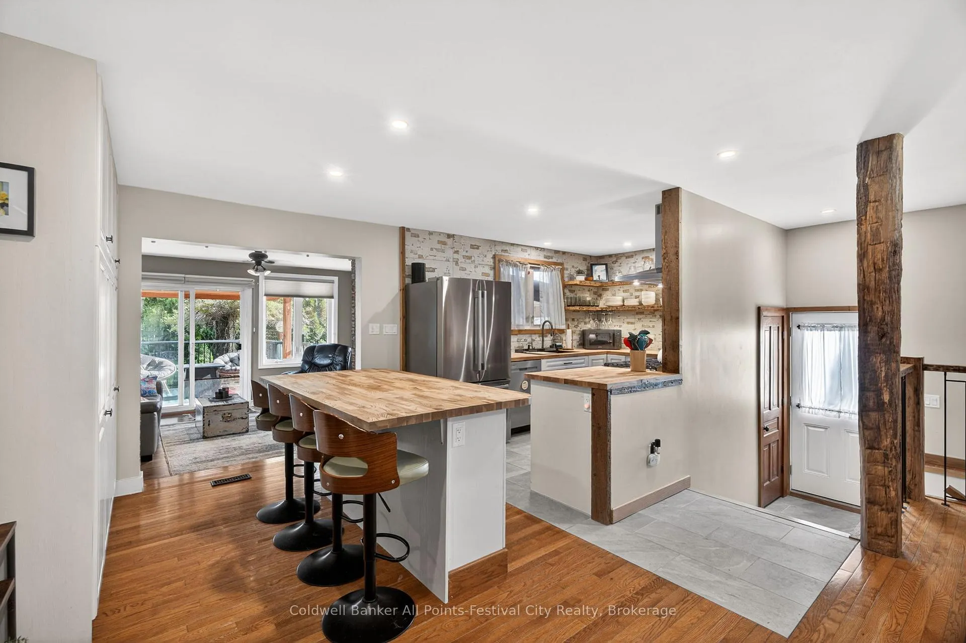 Photo 11 of 145 Suncoast Drive W, Goderich, Goderich (Town) — HOMEH