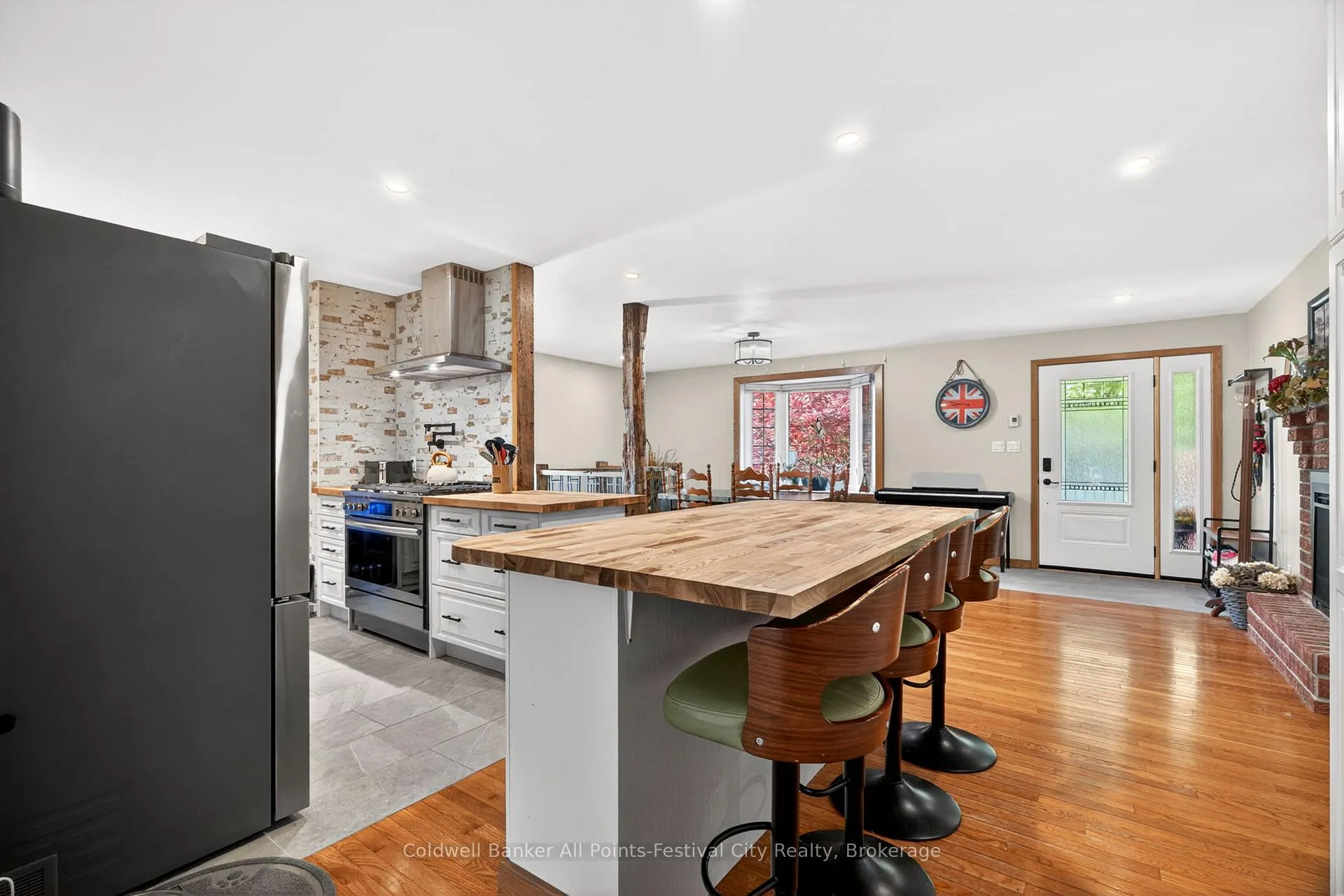 Photo 15 of 145 Suncoast Drive W, Goderich, Goderich (Town) — HOMEH