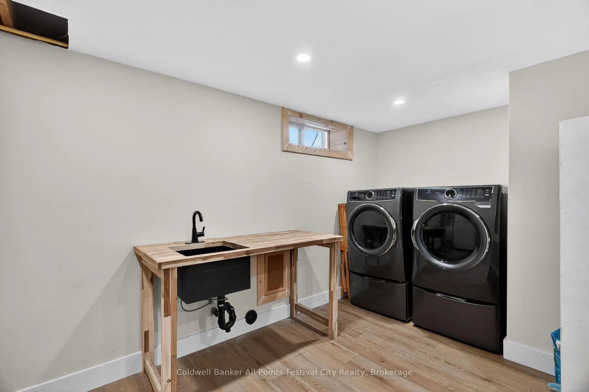 Photo 24 of 145 Suncoast Drive W, Goderich, Goderich (Town) — HOMEH