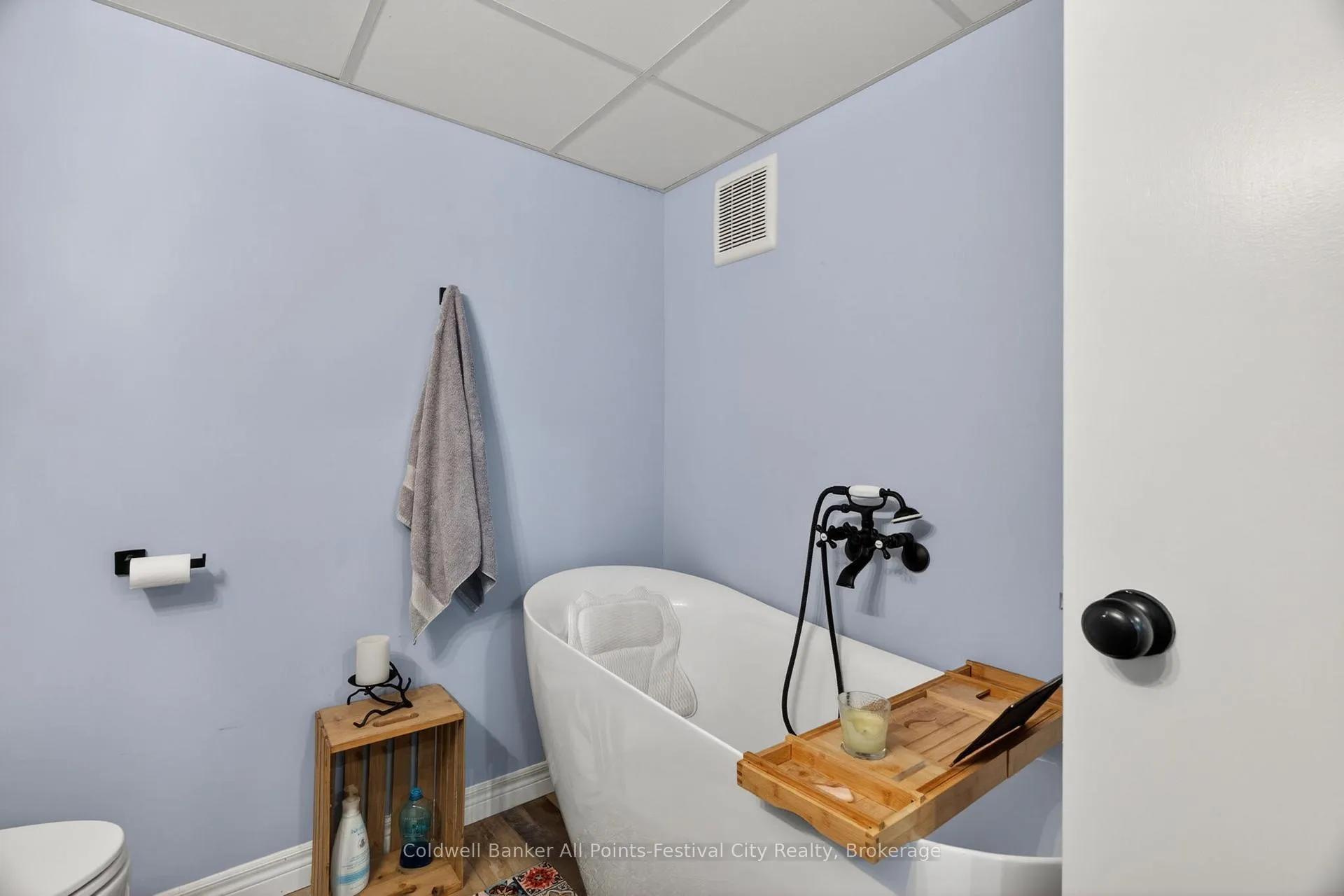 Photo 33 of 145 Suncoast Drive W, Goderich, Goderich (Town) — HOMEH