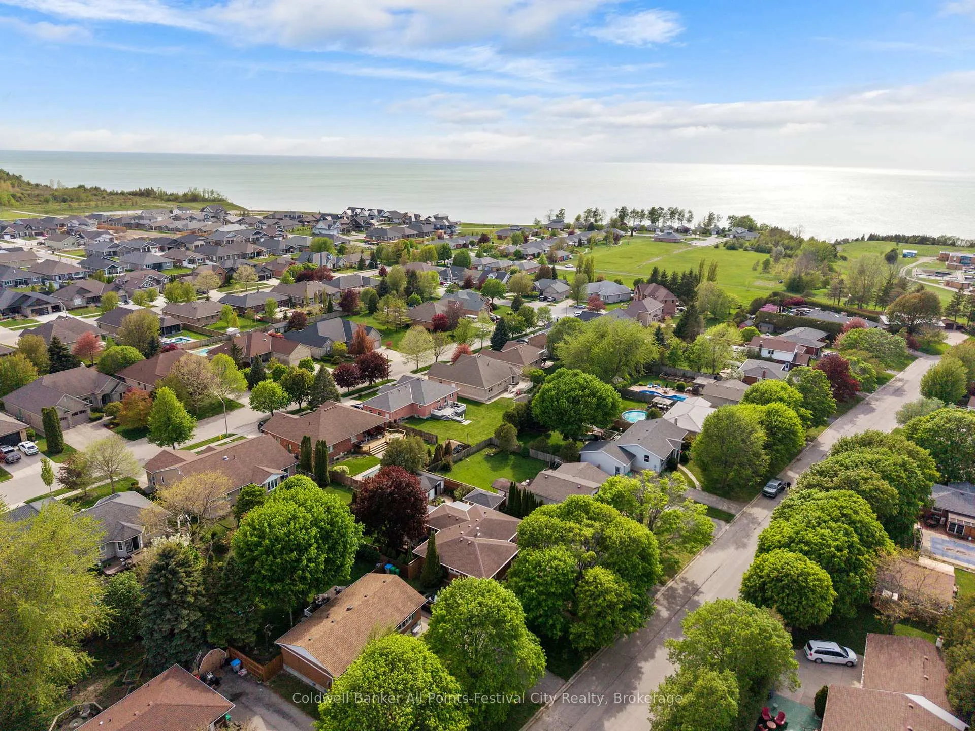 Photo 48 of 145 Suncoast Drive W, Goderich, Goderich (Town) — HOMEH