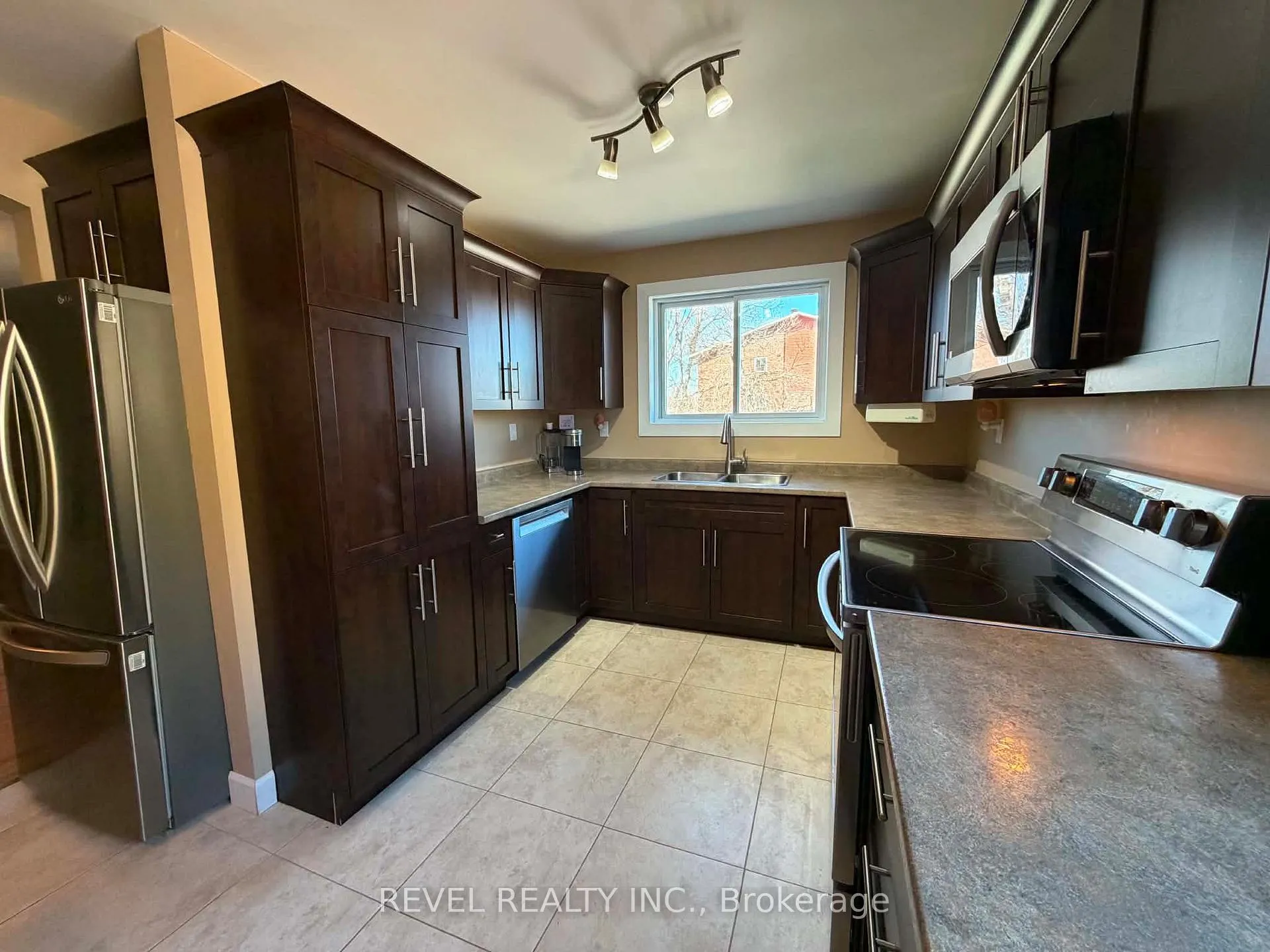 Photo 8 of 894 Suzanne Street, Timmins, TNW - Riverpark — HOMEH