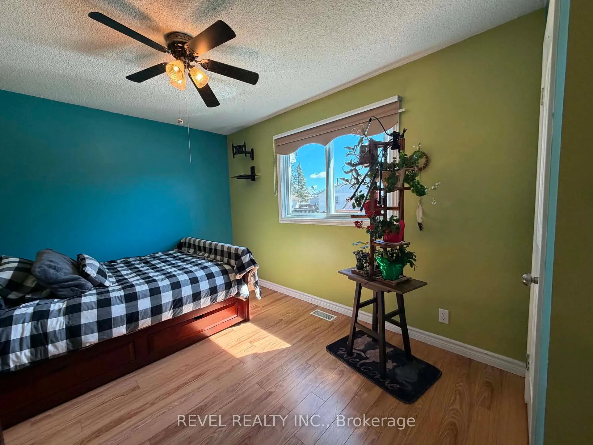 Photo 14 of 894 Suzanne Street, Timmins, TNW - Riverpark — HOMEH