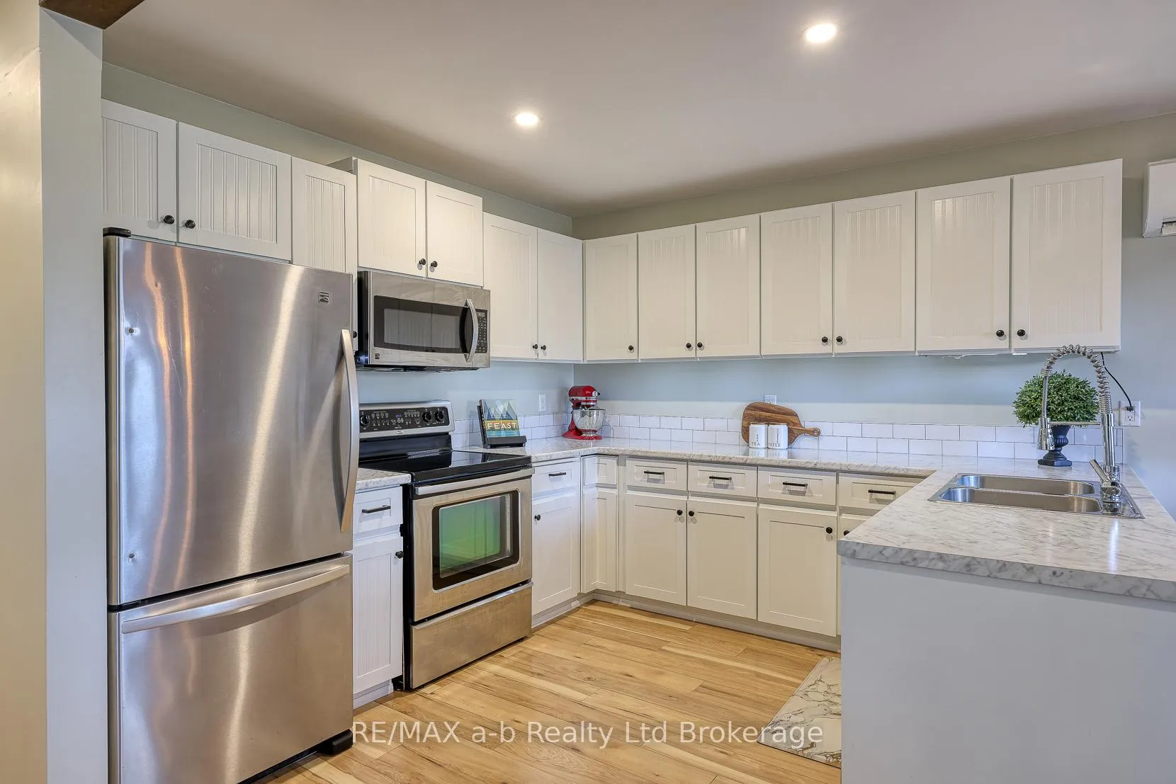 Photo 9 of 249 Arris Crescent, West Perth, Mitchell — HOMEH